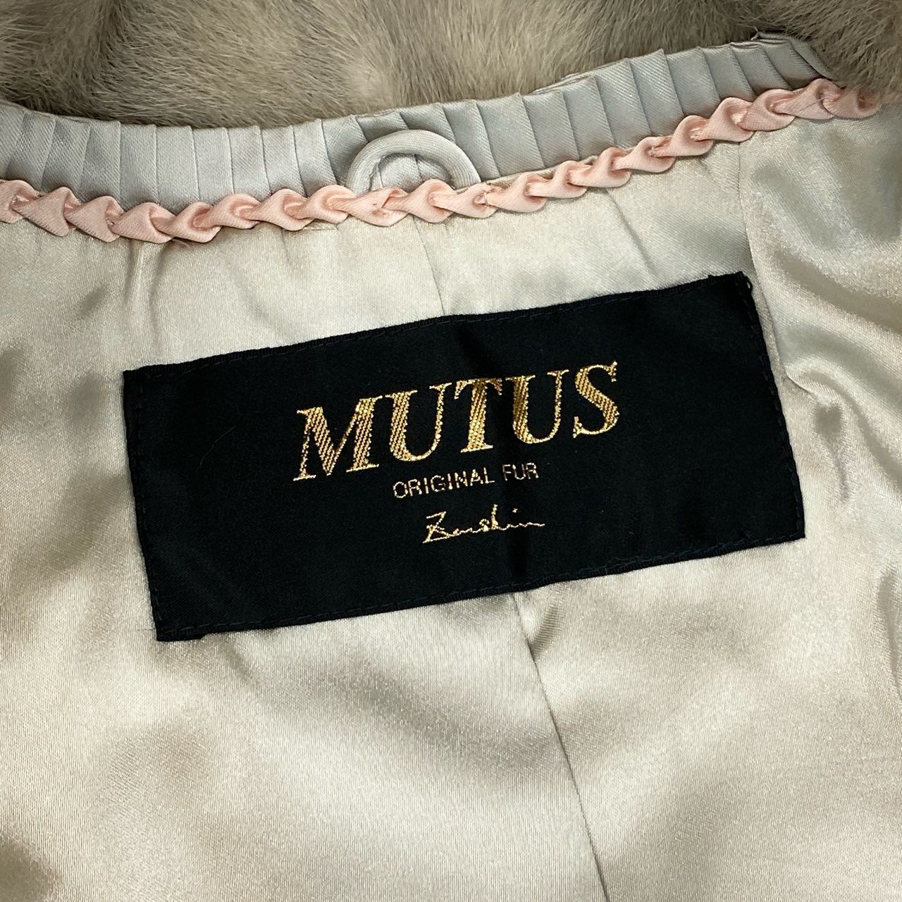 26L5 MUTUS SAGA MINK サガミンク 銀サガ サファイアミンク ファーコート サイズ9号 シルバーグレー 最高級本毛皮 MINK FUR ポケット有t18r