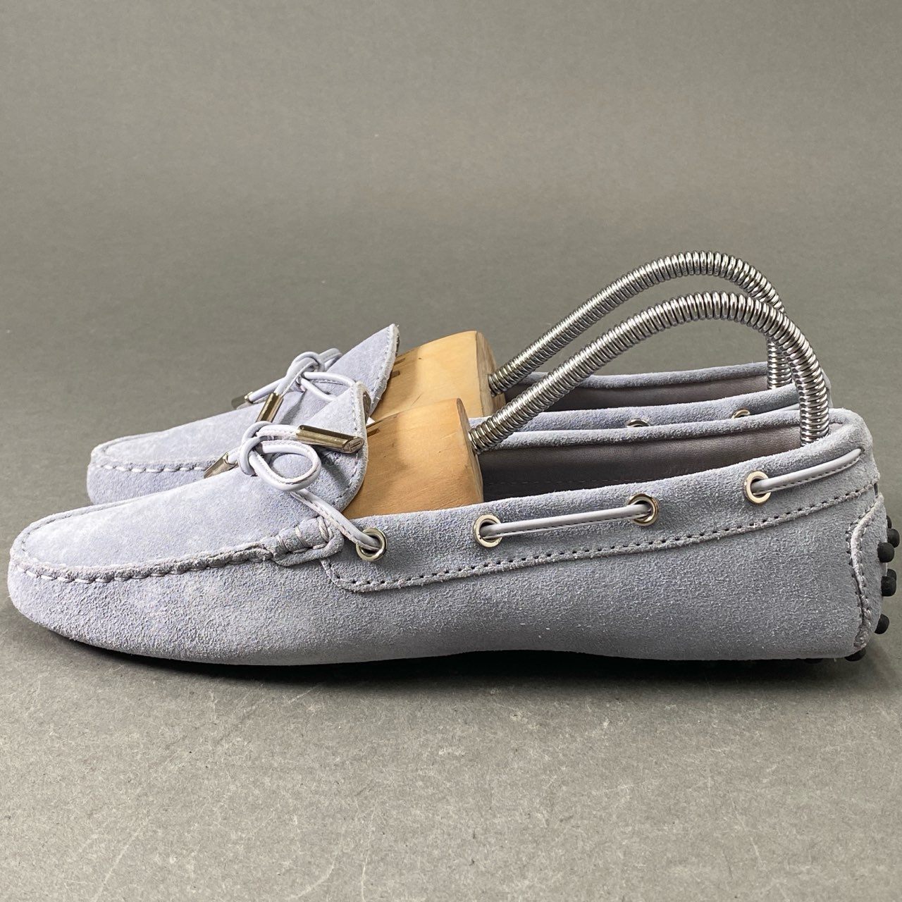 6f11 【未使用保管品】TOD'S トッズ レザーシューズ ドライビングシューズ ローファー サイズ37 ライトグレー系 スウェード レディース