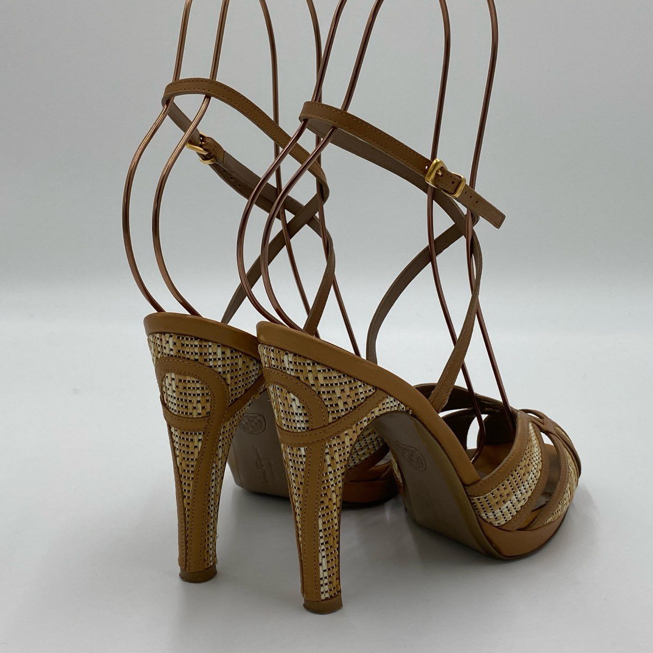 1h7《美品》Salvatore Ferragamo サルヴァトーレフェラガモ ヒールサンダル シューズ ストラップ 編み込み 6 ベージュ レディースt18r