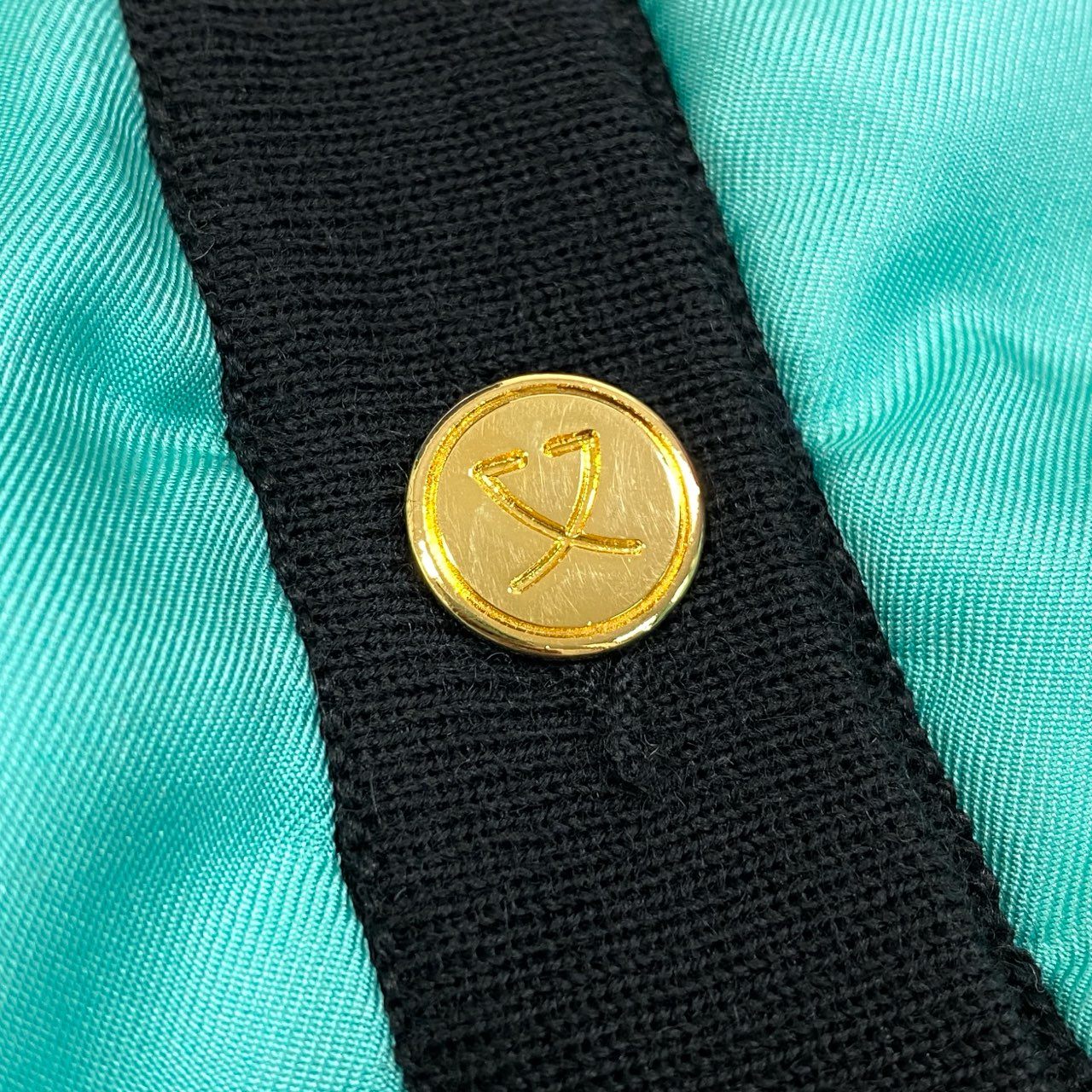 86i11 【美品】 LEONARD レオナール ニット ナイロン切替カーディガン アンサンブル 長袖ニット 金ボタン レディース 女性用 2 ブラック グリーン マルチカラーu02t