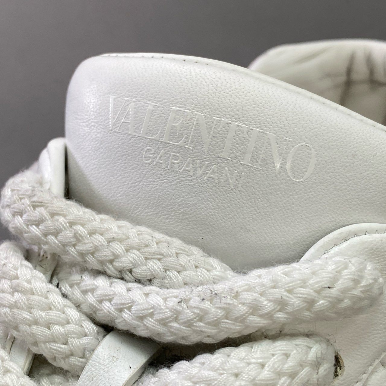 2d15 定価¥165.000 VALENTINO GARAVANI ヴァレンティノ ガラヴァーニ One Stud ワンスタッズ ロートップスニーカー 42 / 27cm ホワイト ナッパレザー シューズ