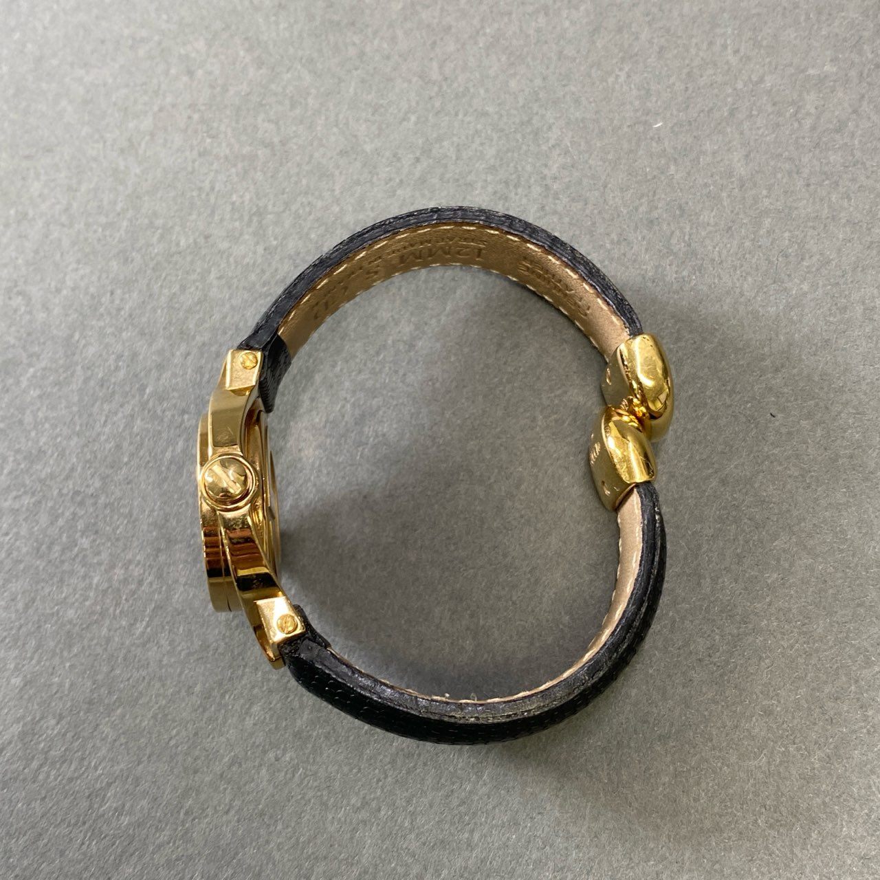 g29 GUCCI グッチ ターンフェイス バングルウォッチ クォーツ腕時計 回転式 リバーシブル アナログ ブラック ゴールド レザーベルト