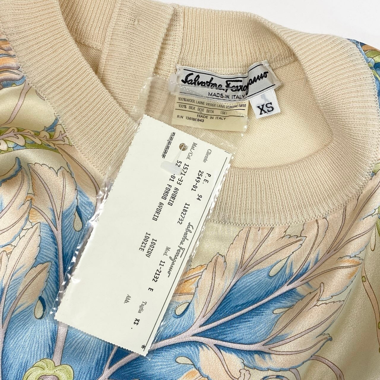 Ec27 Salvatore Ferragamo サルヴァトーレフェラガモ シルク半袖ニット トップスカットソー 総柄 XSサイズ マルチカラー シルク100% レディース 女性用u02t