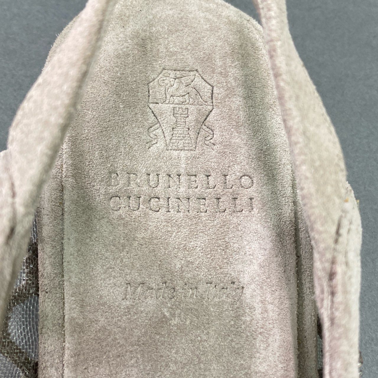 1c6 《美品》 BRUNELLO CUCINELLI ブルネロクチネリ 現行モデル フラットシューズ パンプス スリングバック ビーズ装飾 レース スエード 36 グレー