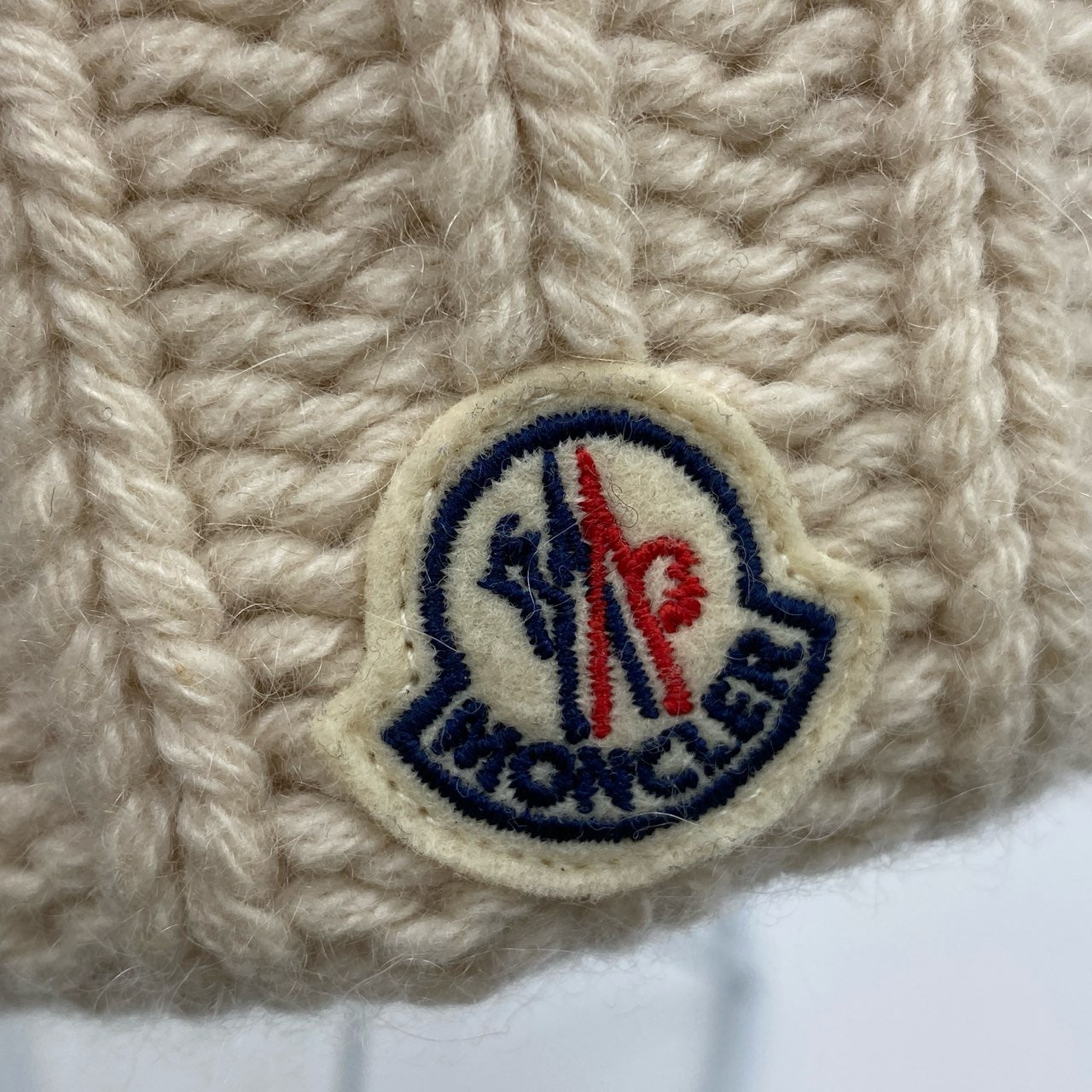 h21《美品》 MONCLER モンクレール 23年 ロゴパッチ カシミヤ ビーニーキャップ I20933B00061 UNI アイボリー ニット帽 Logo Patch Beanie