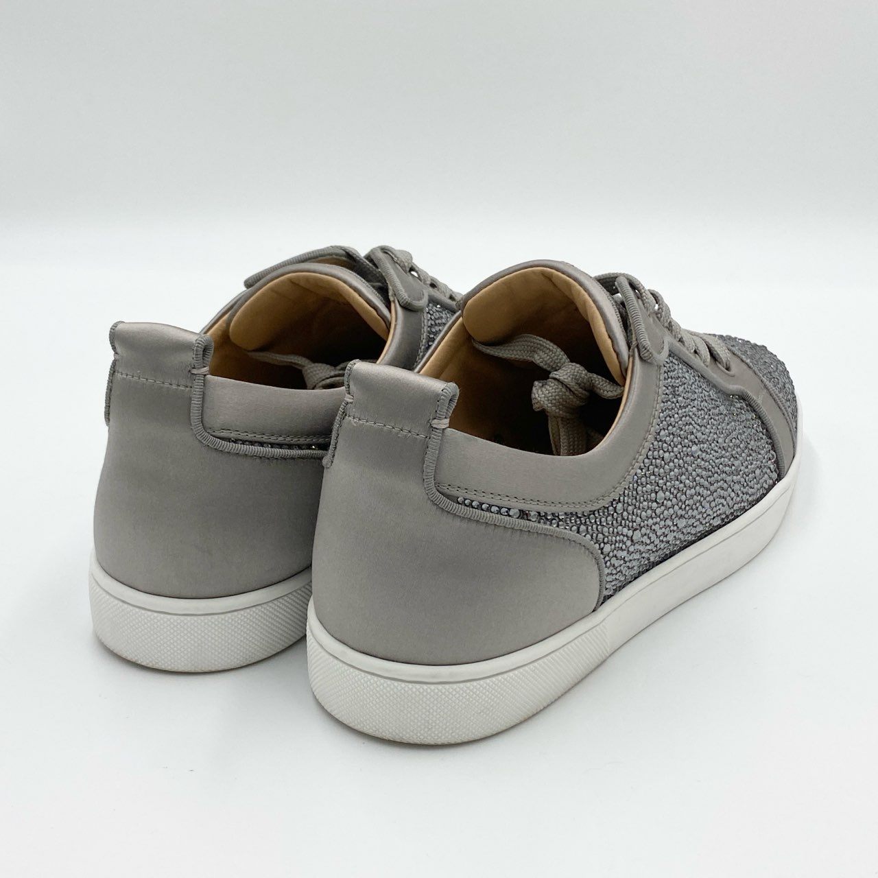 1h20《極美品》 Christian Louboutin クリスチャンルブタン LOUIS STRASS ルイスストラス ラインストーン サテン スニーカー シューズ サイズ42.5 グレー メンズ 紳士靴k02i