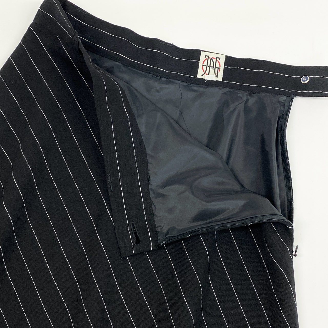 1g2 Jean Paul Gaultier ジャンポールゴルチエ デザインセットアップ スカートスーツ ダブルジャケット フレアスカート ロゴ刻印ボタン サイズ40 ブラック ピンストライプ ウール レディース 女性用