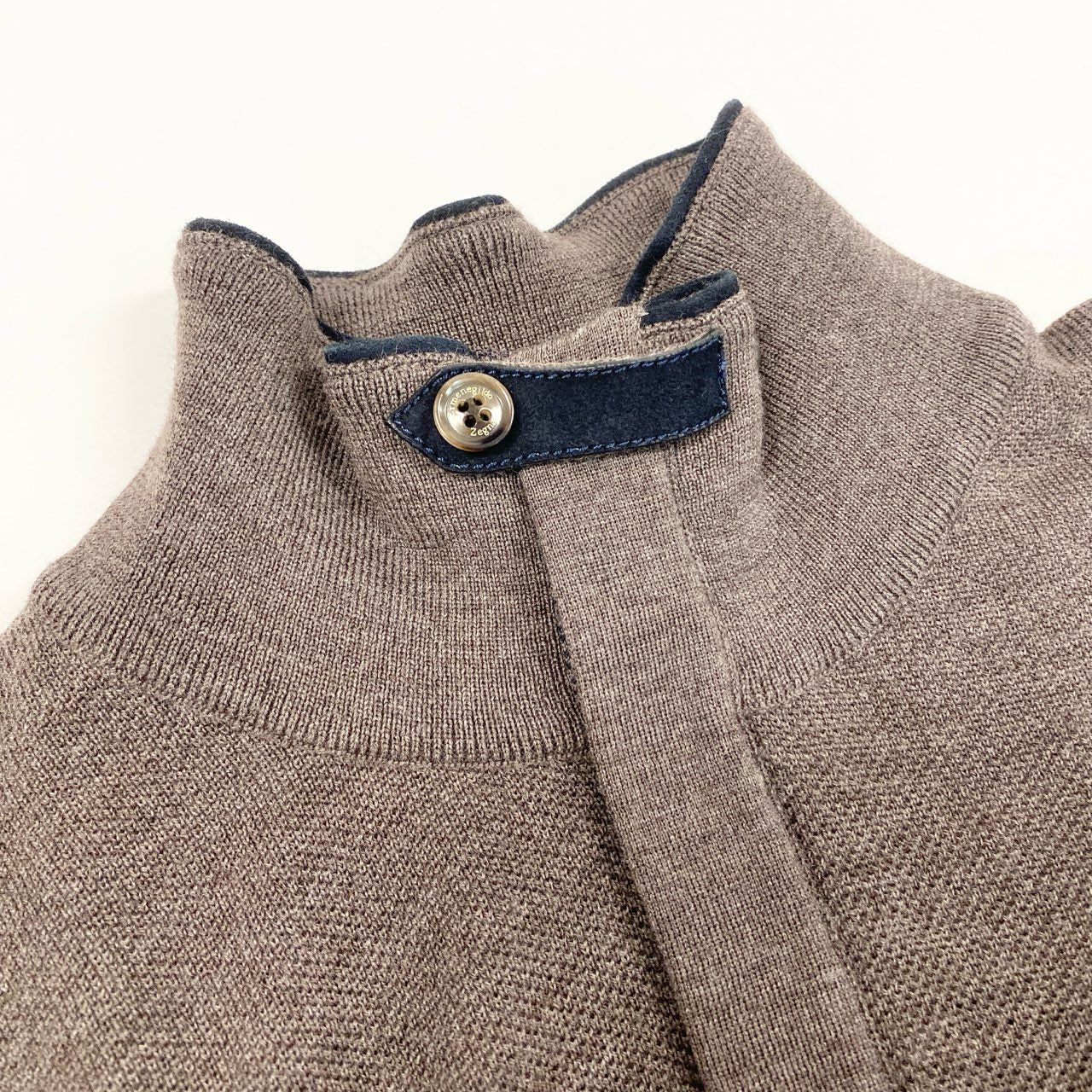 5i12 《美品》 Ermenegildo Zegna エルメネジルドゼニア ハイネック ニット セーター トップス レザーチンストラップ 48/S ブラウン ウールカシミヤ メンズu02t