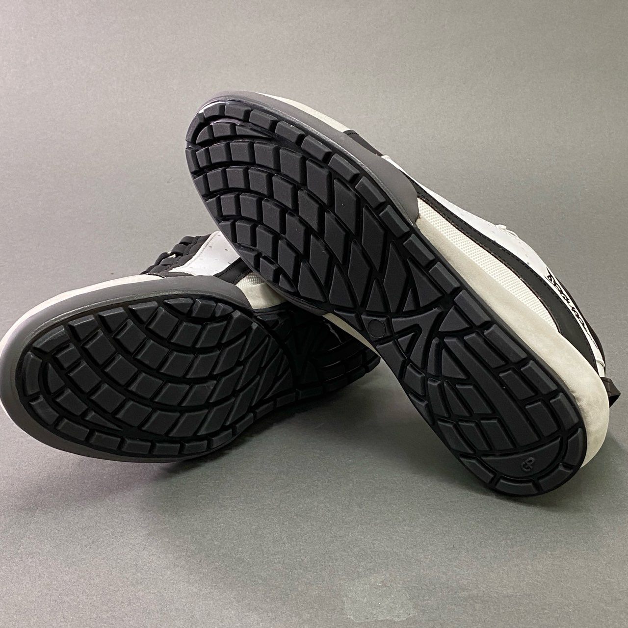 6b28 DSQUARED2 ディースクエアード 《タグ付き》 ローカットスニーカー レザースニーカー 牛革 カウレザー イタリア製 メンズ 保存袋付属 43 ホワイト ブラック グレー 本革