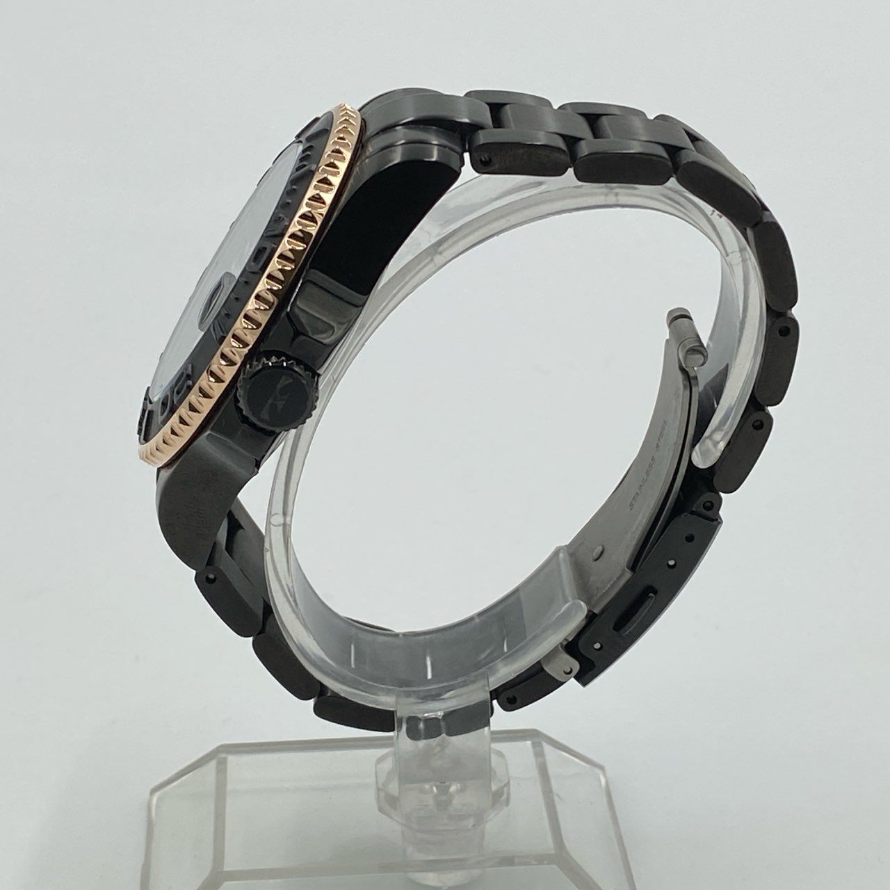 h21《美品》 TECHNOS テクノス 100周年記念モデル メンズ腕時計 T9C29 ブラック ゴールド コマ有 日付表示 逆回転防止ベゼル クリスタルガラスt18r