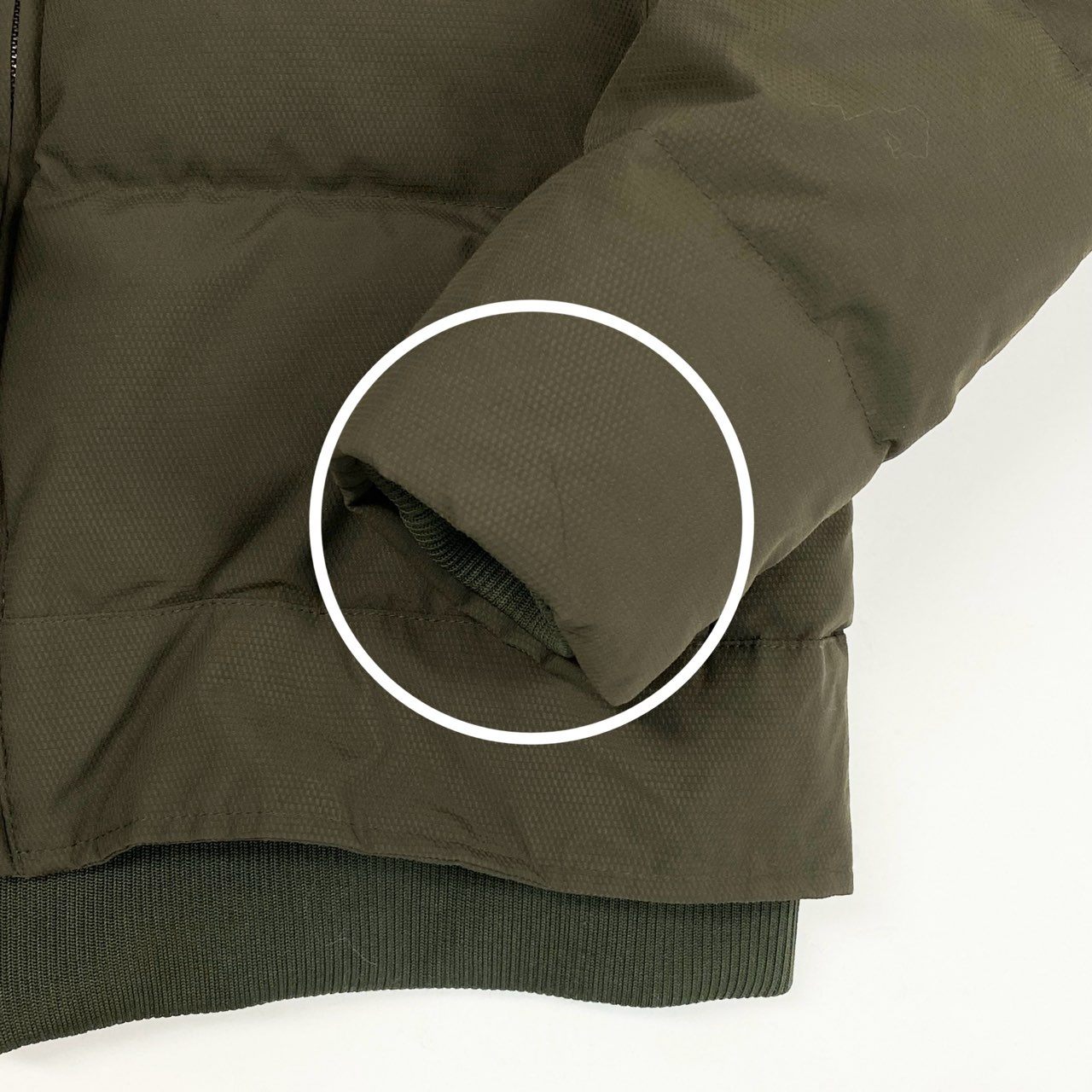 65l14【美品】AKM エイケイエム コンテンポラリー スタンドネック レイヤード ダウンジャケット アウター Mサイズ カーキ メンズo07t