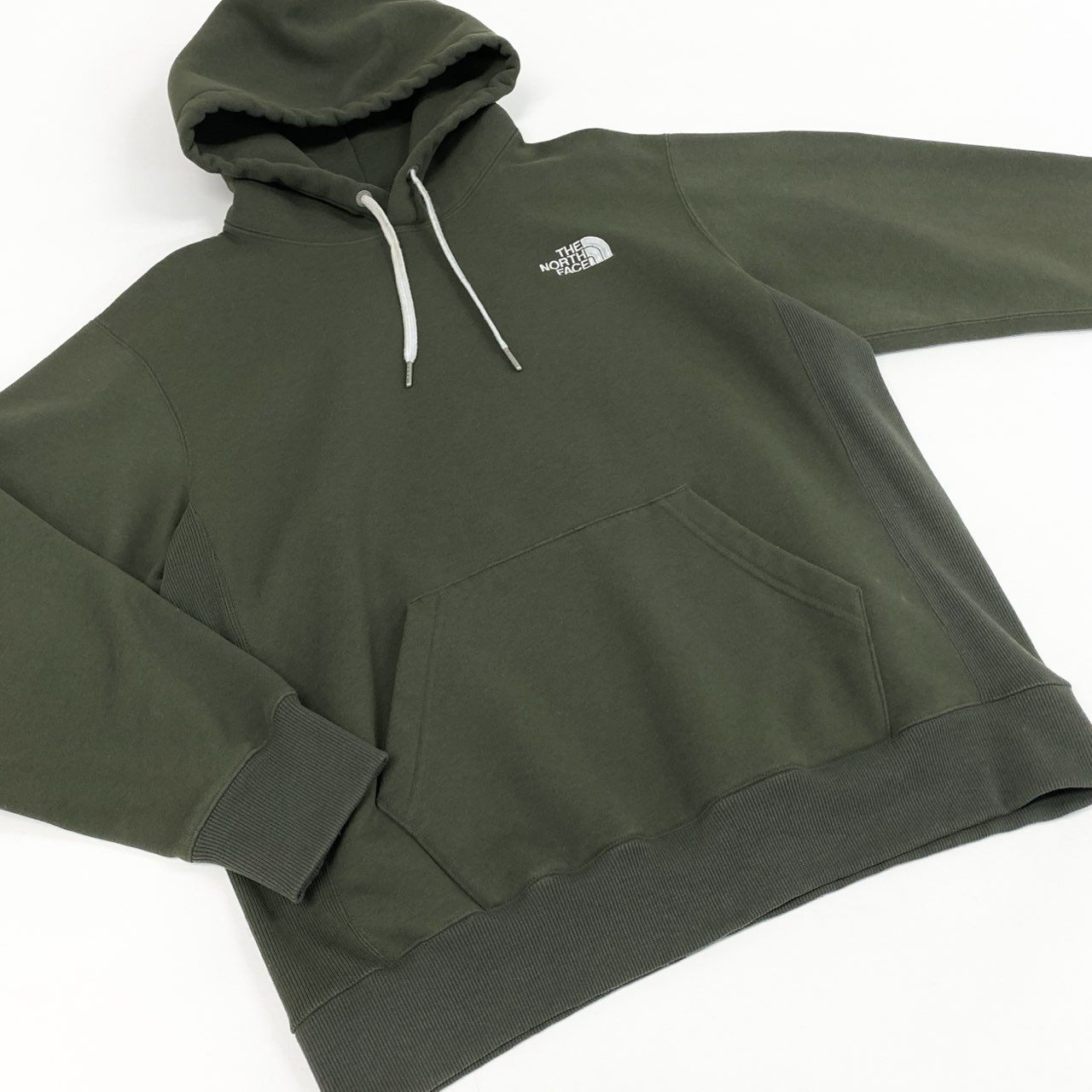 40d28 THE NORTH FACE ザノースフェイス Square Logo Hoodie スクエアロゴフーディ プルオーバー パーカー ロゴ刺繍 NT62338 L カーキ