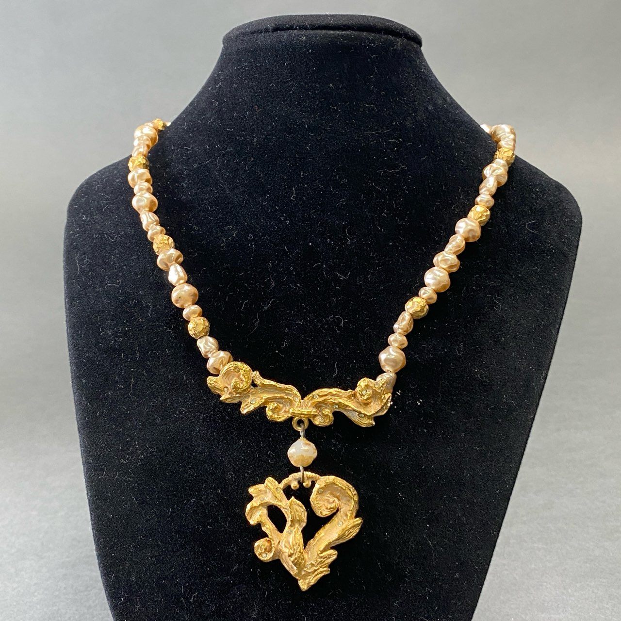 g29 Christian Lacroix クリスチャンラクロワ ヴィンテージ ゴールド × パールビーズ ハートモチーフ ネックレス GOLD レトロ アクセサリー 保存袋付き