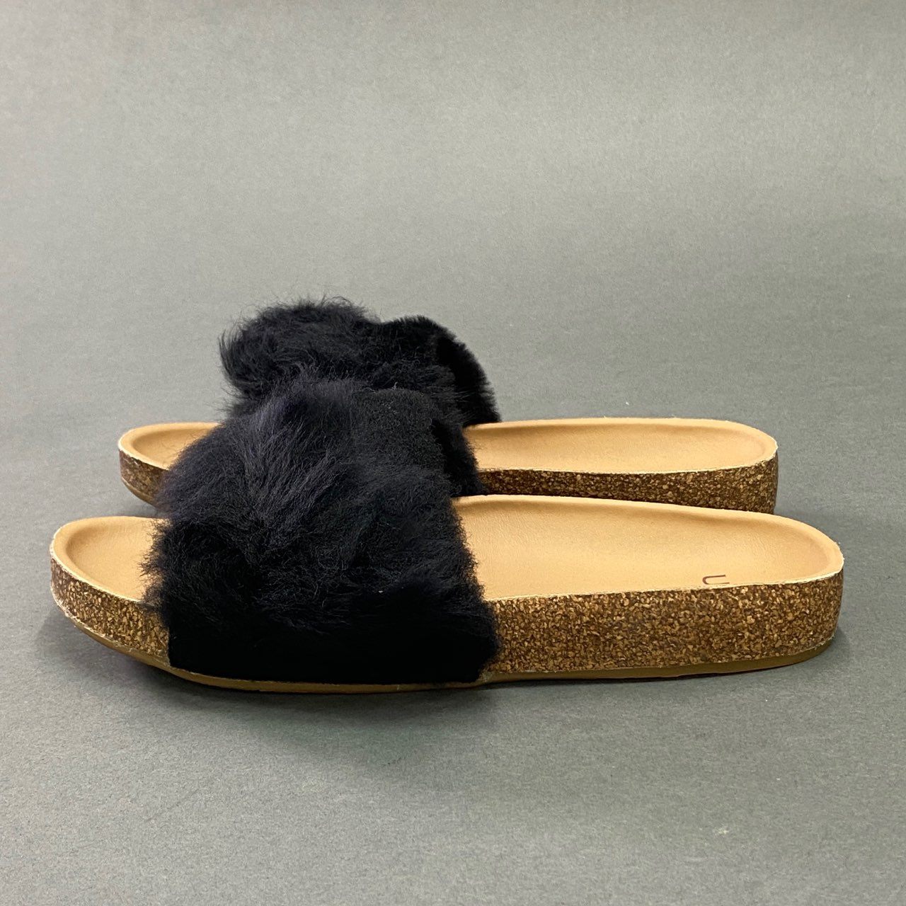6a10 《未使用品》 定価¥17,600 UGG アグ W DIANE WISP ファーサンダル 22cm ブラック シューズ
