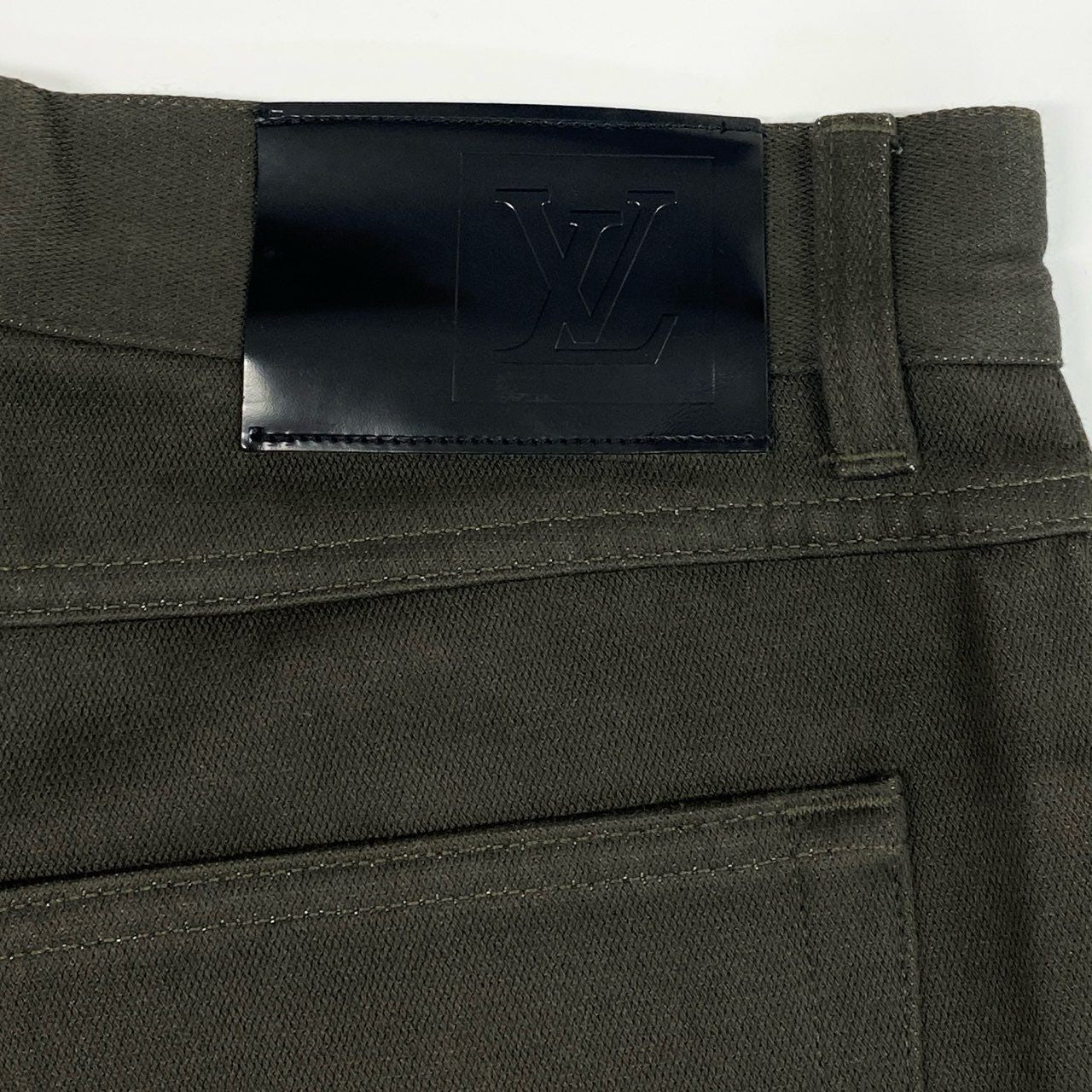 12i26《美品》LOUIS VUITTON ルイヴィトン ストレートパンツ ボトムス LVロゴ刺繍 コットン M相当 カーキ メンズk02i
