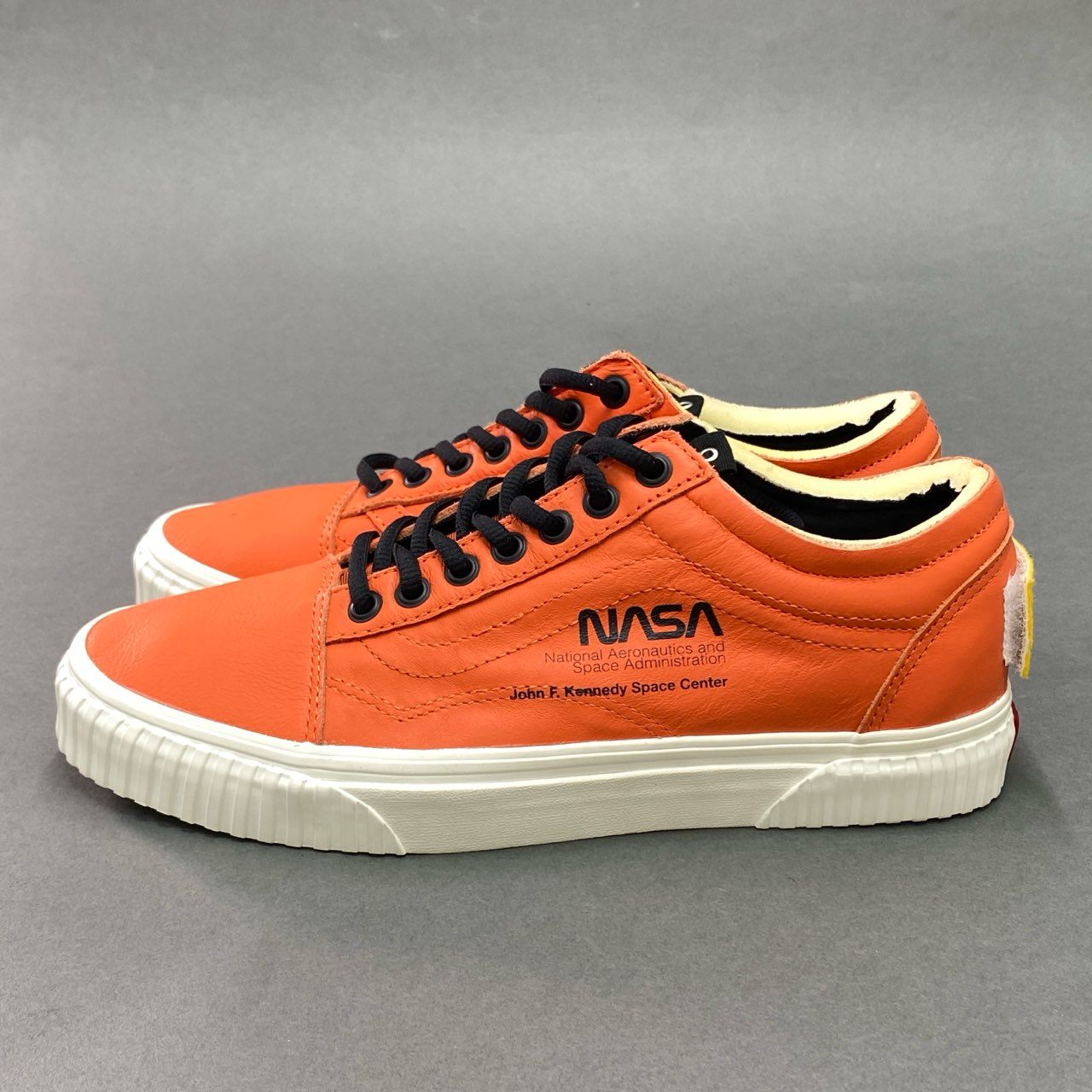 5f4 《未使用品》 VANS ヴァンズ × NASA ナサ Space Voyager スペースボイジャー OLD SKOOL オールドスクール スニーカー 26cm オレンジ レザー 箱付き
