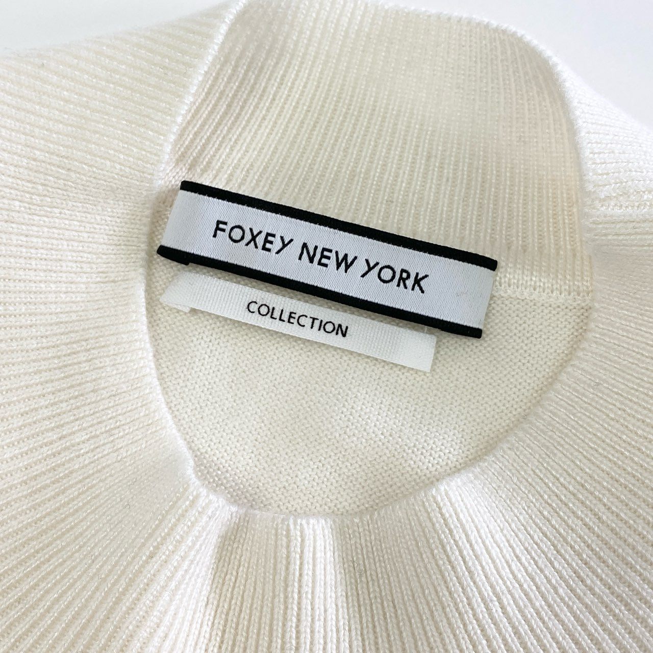15j16 FOXEY NEY YORK フォクシーニューヨーク 40594 Knit Top Camelia Buton 半袖ニット セーター サイズ42 ホワイト シルク100% レディース 日本製