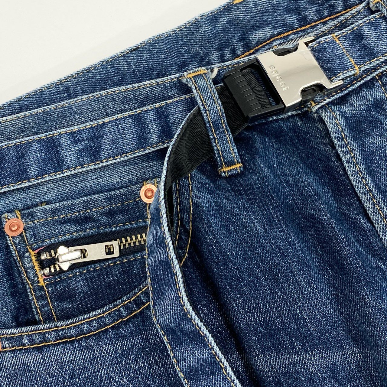 40h24 《新品保管品》sacai サカイ BELTED STRAIGHT DENIM PANTS ベルテッドデニムパンツ ストレートデニムパンツ 23SS 23-3020M 1サイズ インディゴ メンズ 男性用k02i