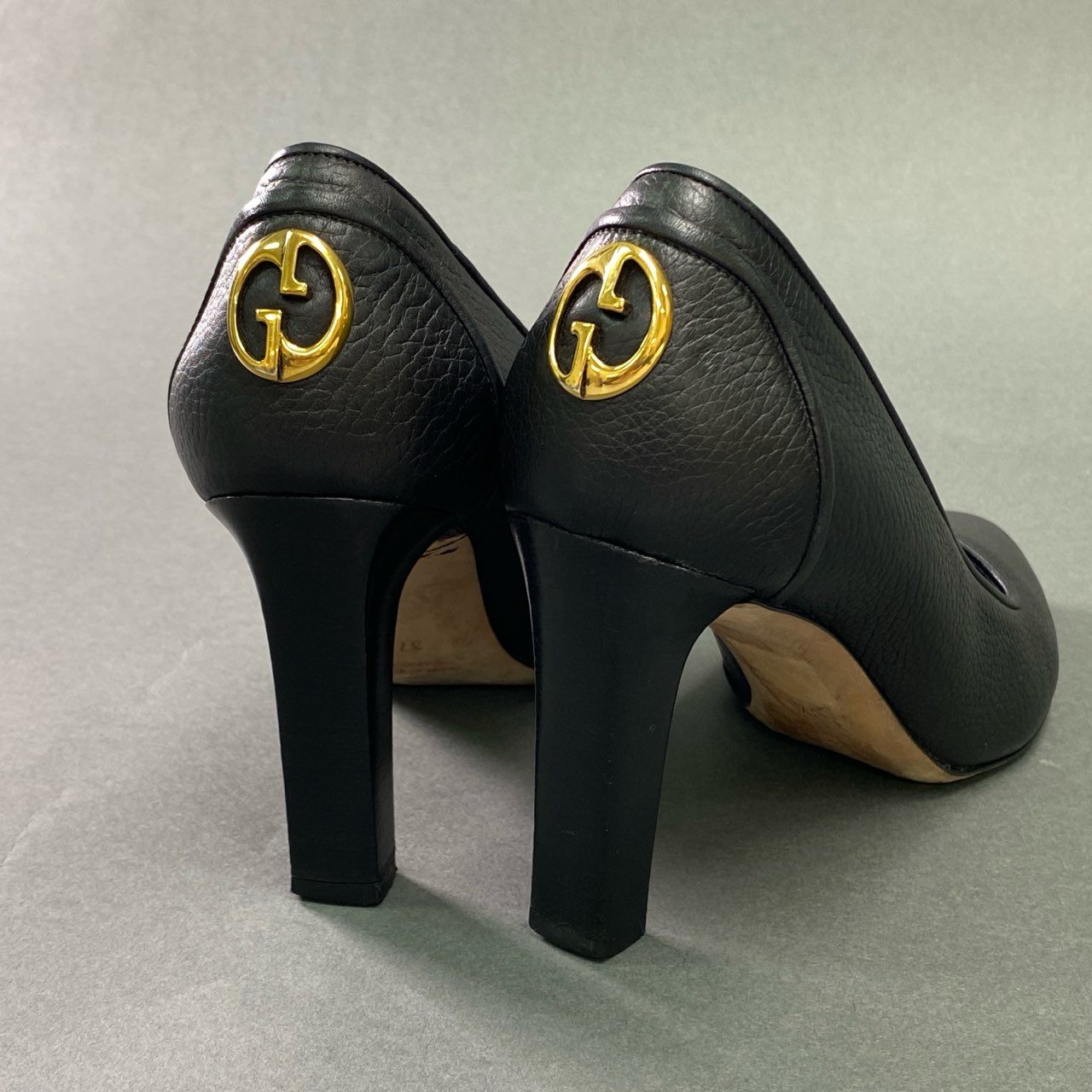 4l19 2 GUCCI グッチ ゴールドGGロゴ レザーパンプス 37 ブラック Leather イタリア製 シューズ