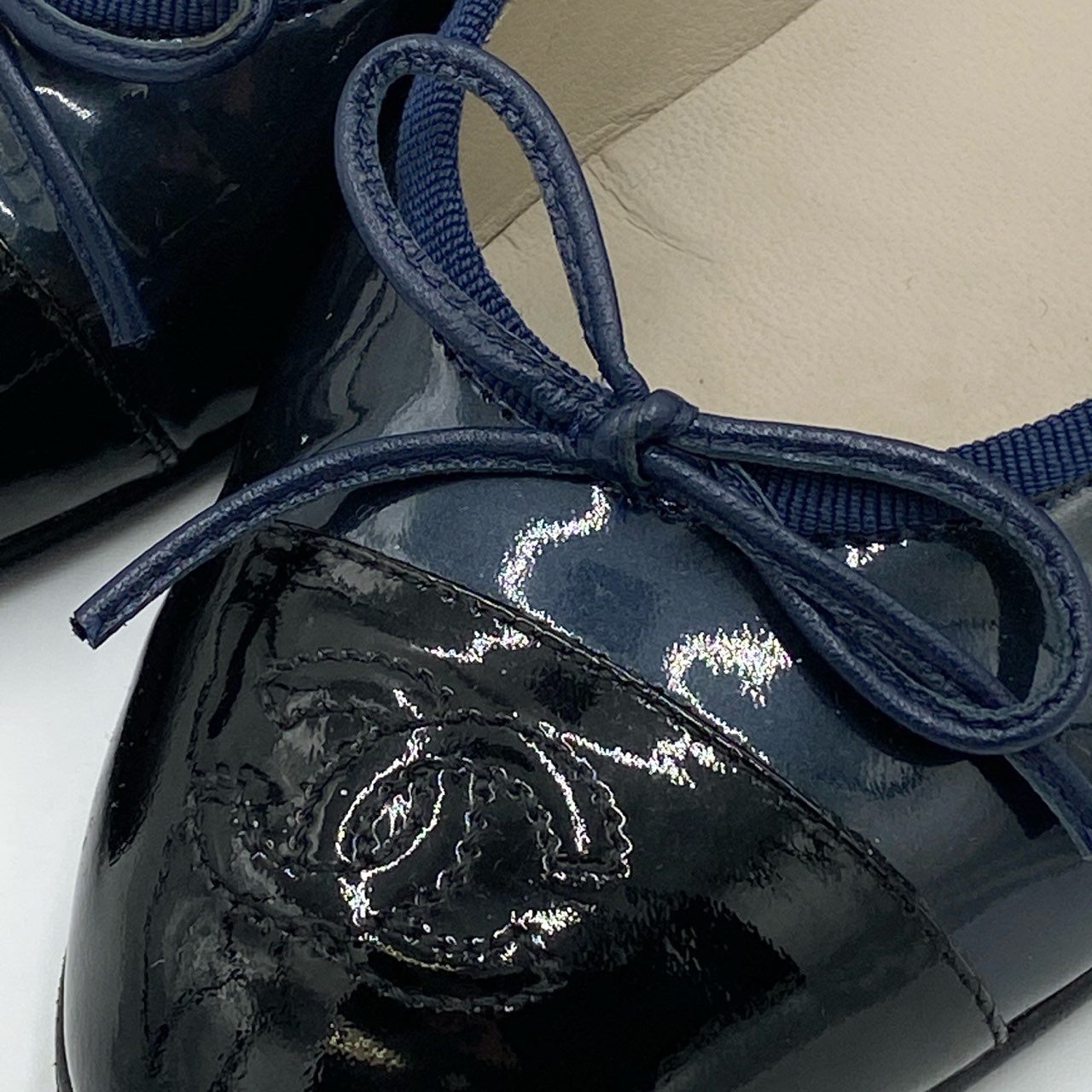 1i4 CHANEL シャネル エナメル バレエシューズ G02819 36 1/2 ブラック ダークブルー パテントレザー フラットパンプス バレリーナ ココマークt18r