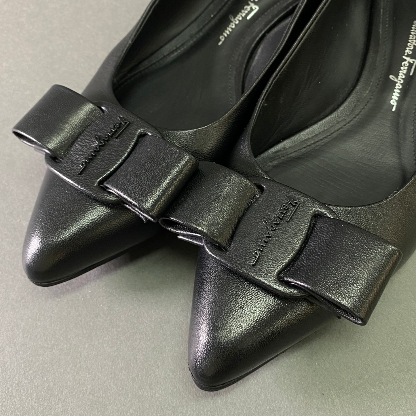 1a24 Salvatore Ferragamo サルヴァトーレフェラガモ VIVA リボンフラットパンプス シューズ 6 ブラック レザー