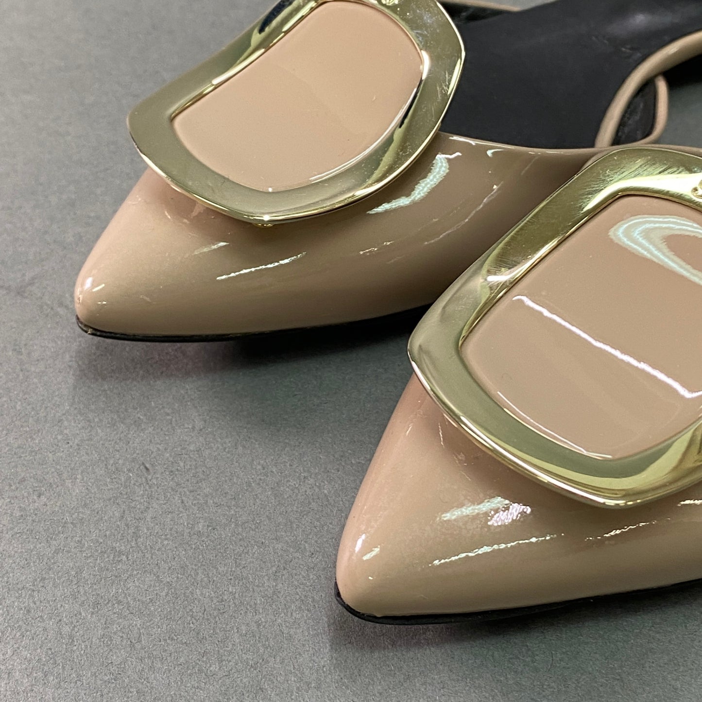 g29《極美品》 Roger Vivier ロジェヴィヴィエ Chips d’Orsay バレリーナフラットシューズ 34 1/2 ベージュ エナメル パンプス 箱有t18r