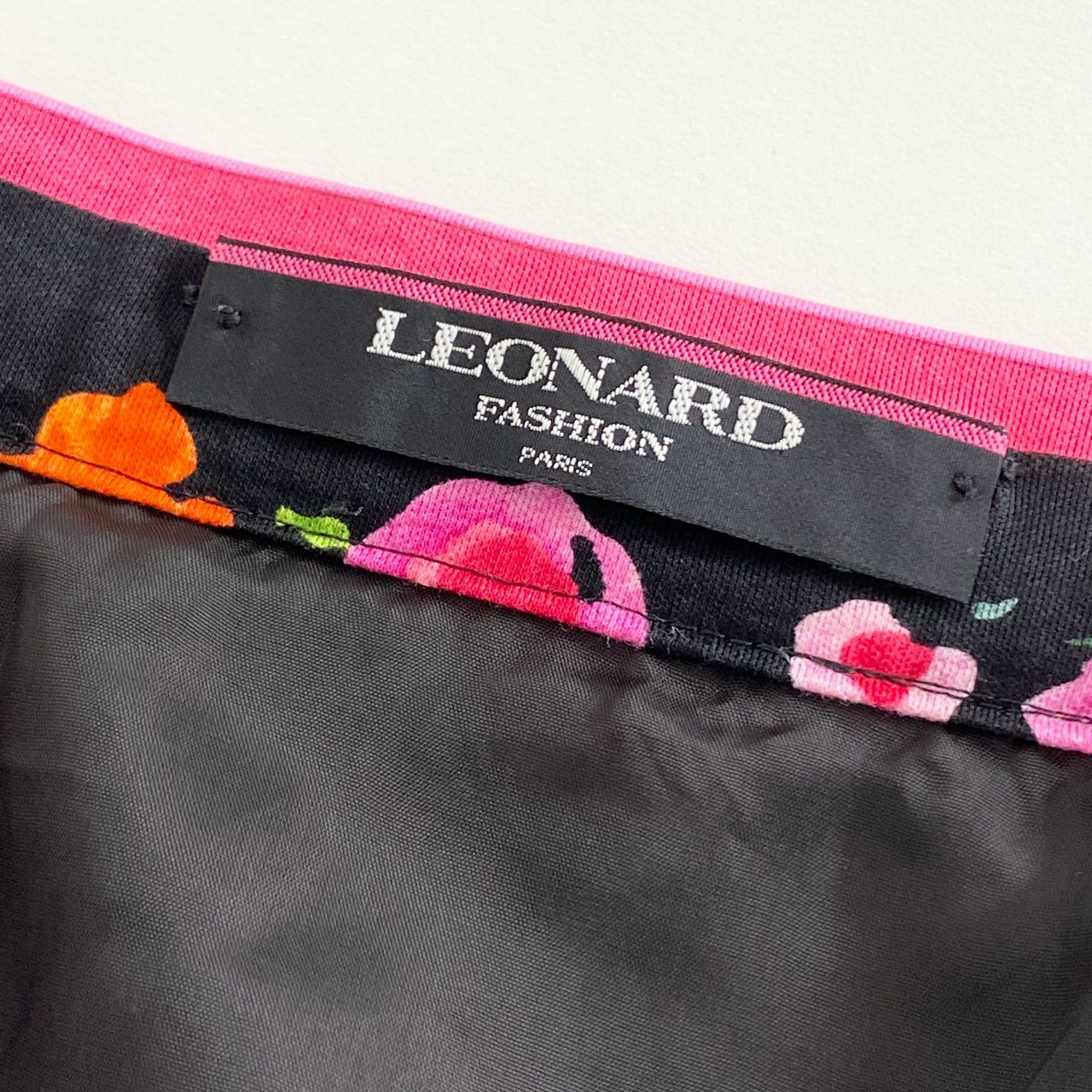 5e11 《美品》 LEONARD レオナール 美しい花柄プリント 花柄スカート タイトスカート 膝丈スカート サイズ67 マルチカラー コットン100% レディース 日本製