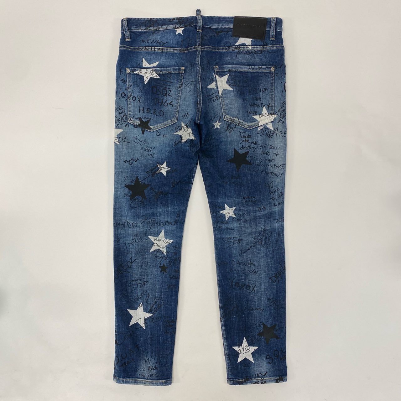 23i17 DSQUARED2 ディースクエアード Star Wash Skater Jean スター ウォッシュ スケーター デニムパンツ ジーンズ 総柄プリント ラインストーン イタリア製 S71LB1063 48 インディゴブルー コットン メンズo07t