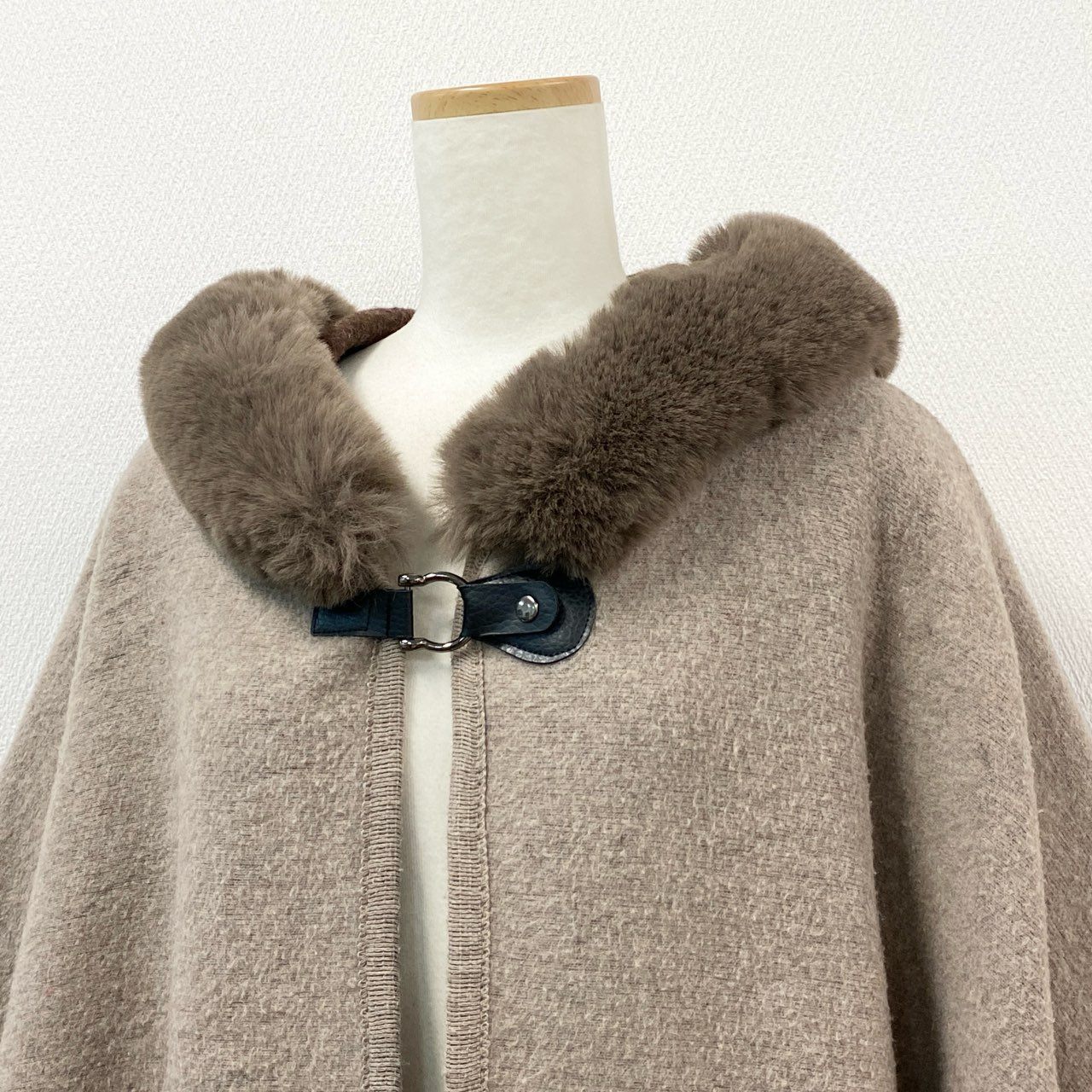 29g28 GIANFRANCO FERRE ジャンフランコフェレ ポンチョ ケープコート アウター サイズ46 アイボリー ブラウン レディース 女性用 イタリア製