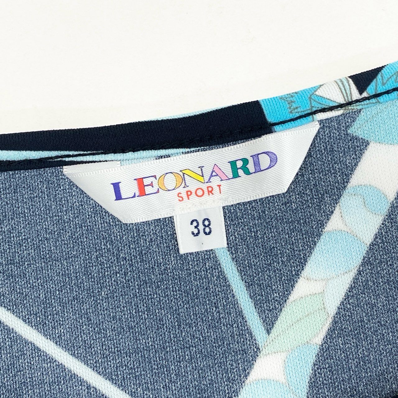 32i9 LEONARD SPORT レオナール スポーツ 七分袖カットソー クルーネック 花柄カットソー トップス 薄手 レディース 女性用 0598047 38 ブラック マルチカラー ポリエステル100%u02t