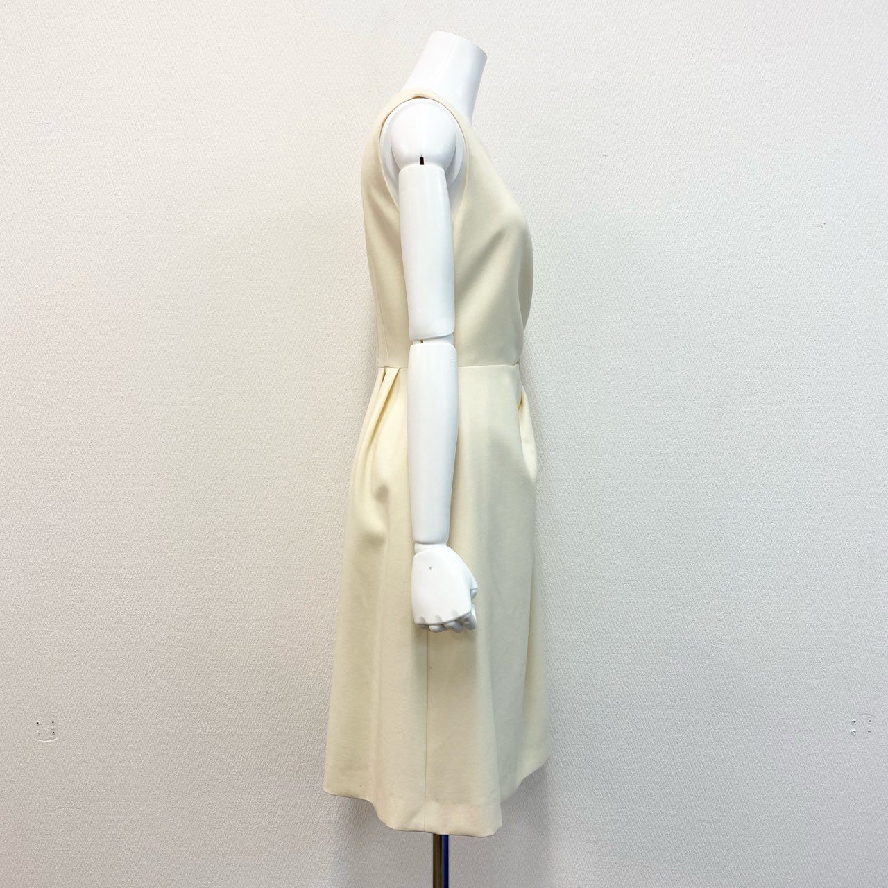 33k19 FOXEY BOUTIQUE フォクシー ブティック 日本製 ノースリーブワンピース ドレス バックジップ 33707 38 アイボリー