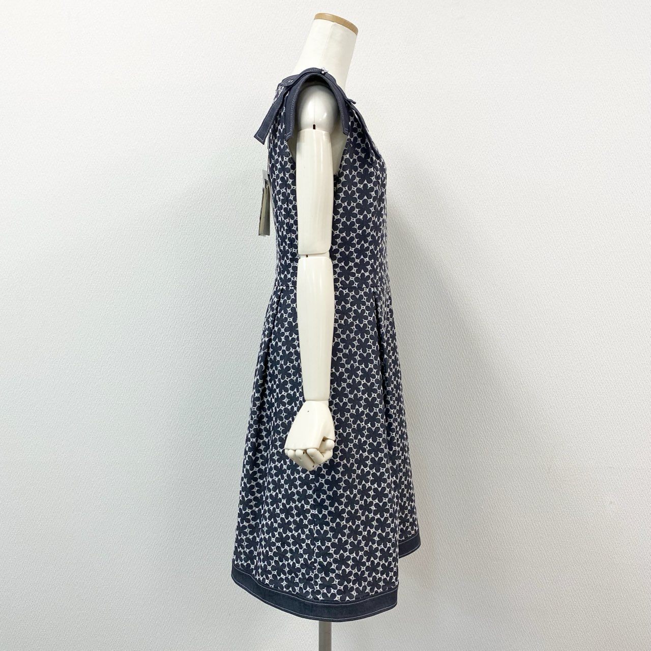 19g28《タグ付き》 Rene ルネ 半袖ワンピース 花柄ワンピース 膝丈 フラワー刺繍 イタリア製生地 サイズ38 ブルー ホワイト レディース 女性用