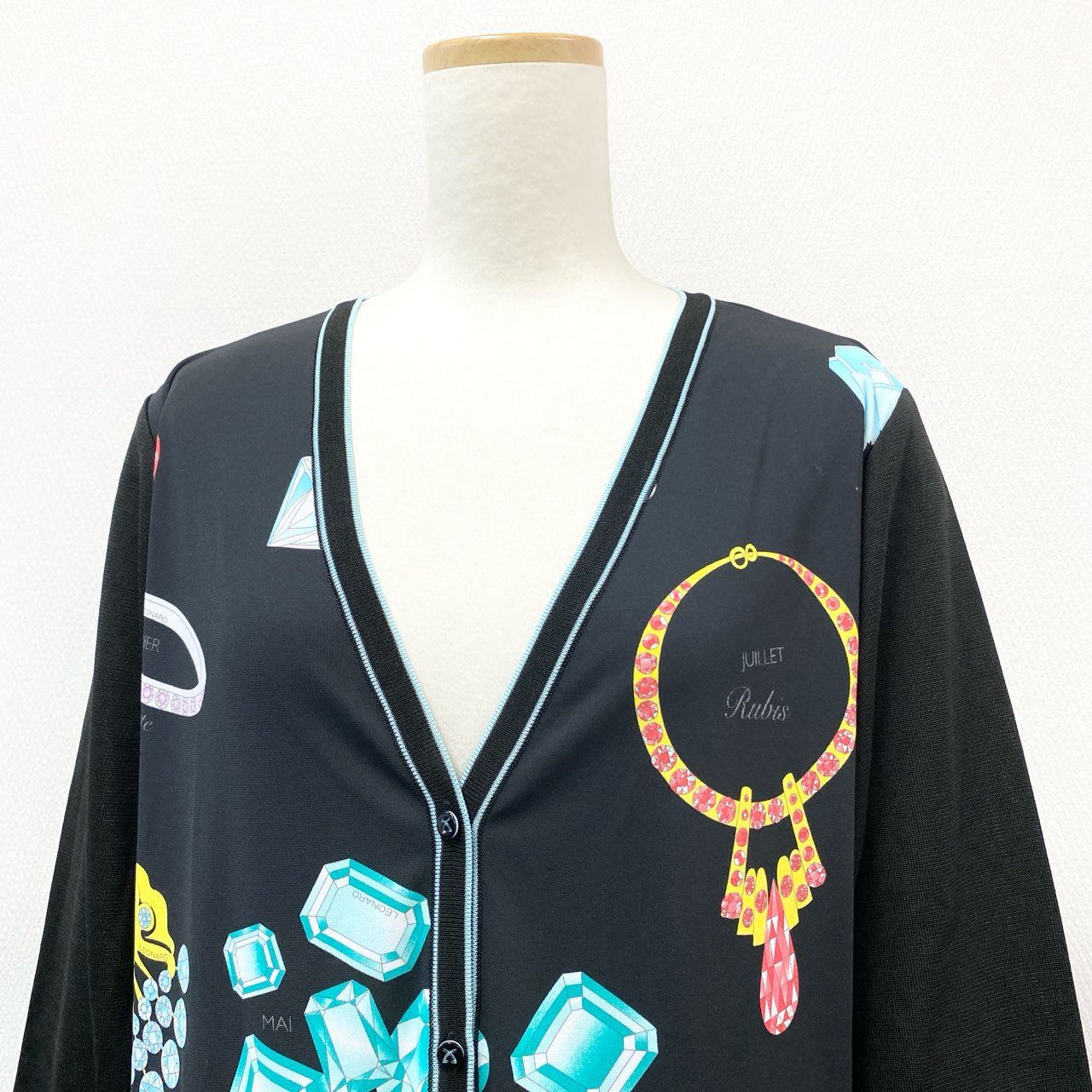 67g21-9 《極美品》 LEONARD レオナール カンカン素材 薄手カーディガン ニットカーディガン 美しいプリント サイズ42 ブラック マルチカラー レディース 日本製