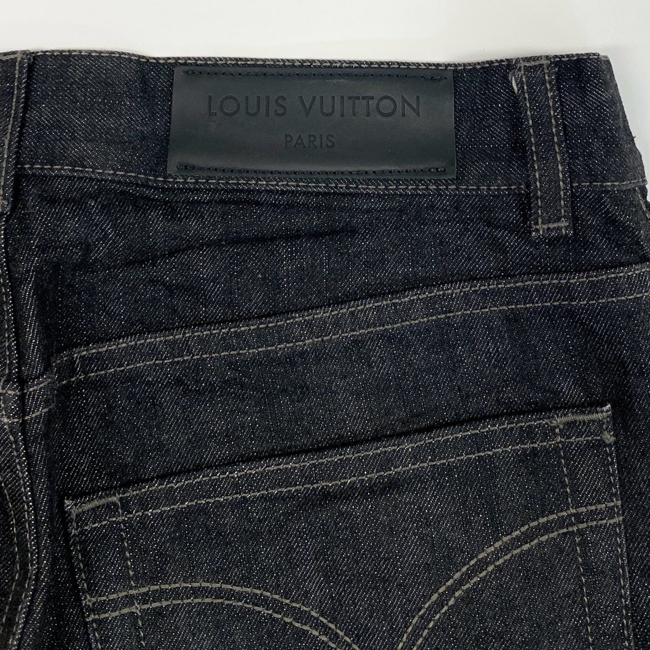 7i25 《美品》LOUIS VUITTON ルイヴィトン デニムパンツ ボトムス ストレートパンツ LVロゴ刺繍 RM072 MKDP01CY9 40サイズ ブラック メンズk02i