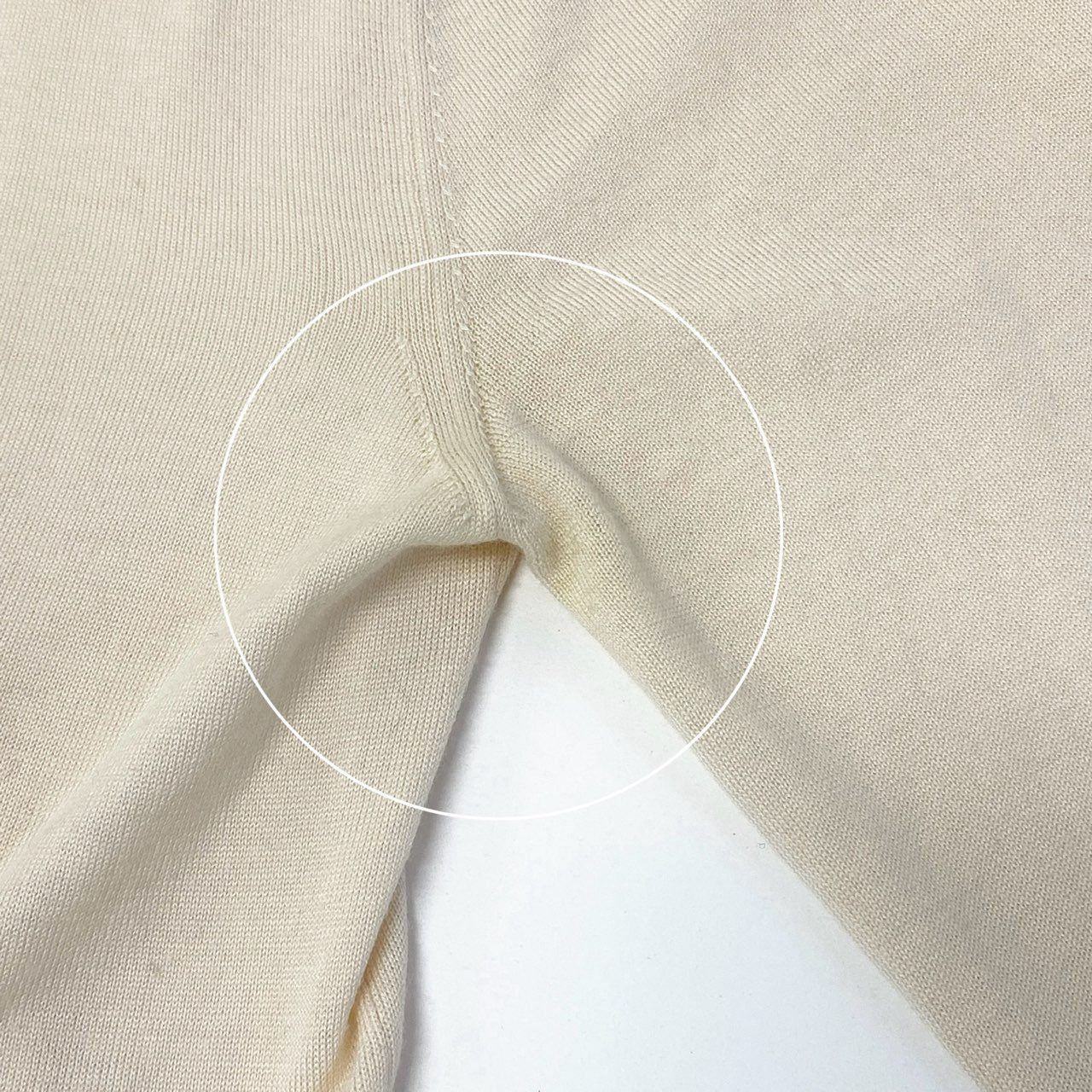 38a16 LOUIS VUITTON ルイヴィトン ロゴ入り金ボタン ハイゲージ ニットカーディガン 薄手カーディガン サイズXS アイボリー レディース トップスk02i