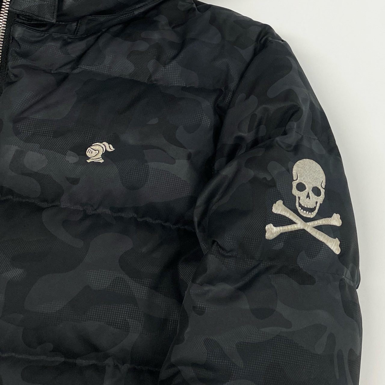 16j20 LOVELESS ラブレス カモフラージュ フーデッド ダウンジャケット S ブラック WHITE GOOSE DOWN ワンポイント刺繍t18r