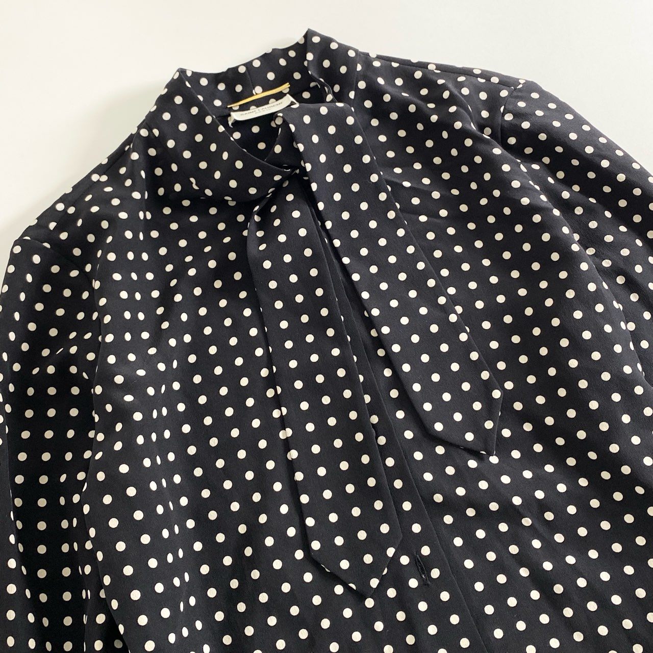 26e24 フランス製 SAINT LAURENT PARIS サンローラン ボウタイブラウス ポルカドット 長袖シャツ トップス ブラック×ホワイト シルク100% レディース
