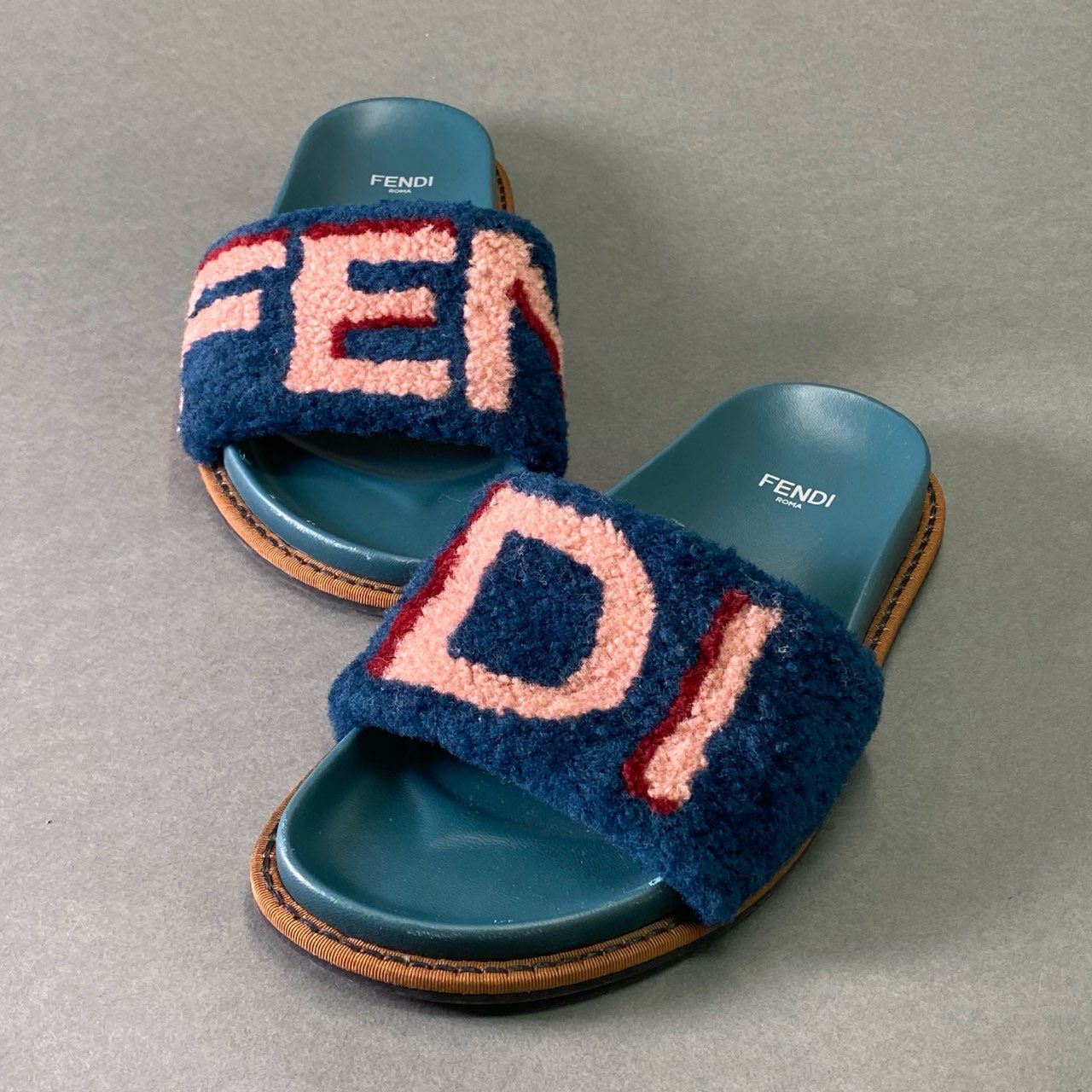 2f8 FENDI フェンディ ロゴファーサンダル 35 ネイビー ボア シューズ シャワーサンダル イタリア製