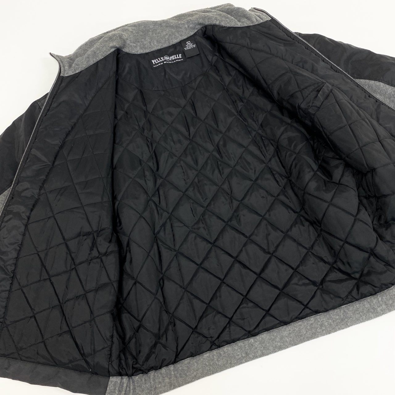 19k28 PELLE PELLA ペレペレ MARC BUCHANAN ナイロン 切替ジャケット 中綿ブルゾン フロントビッグロゴプリント メンズ L ブラック グレー