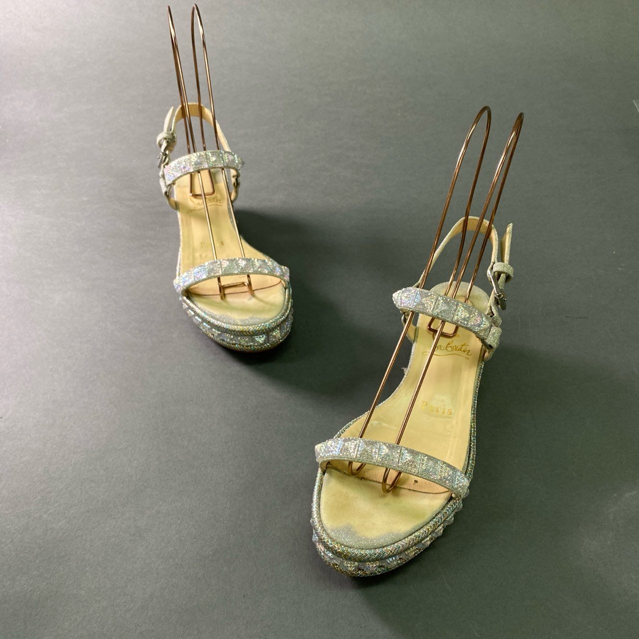 7b7 Chrstian Louboutin クリスチャン ルブタン カタクロウ ローウェッジソール スタッズサンダル 35 パールホワイト スペイン製 シューズ