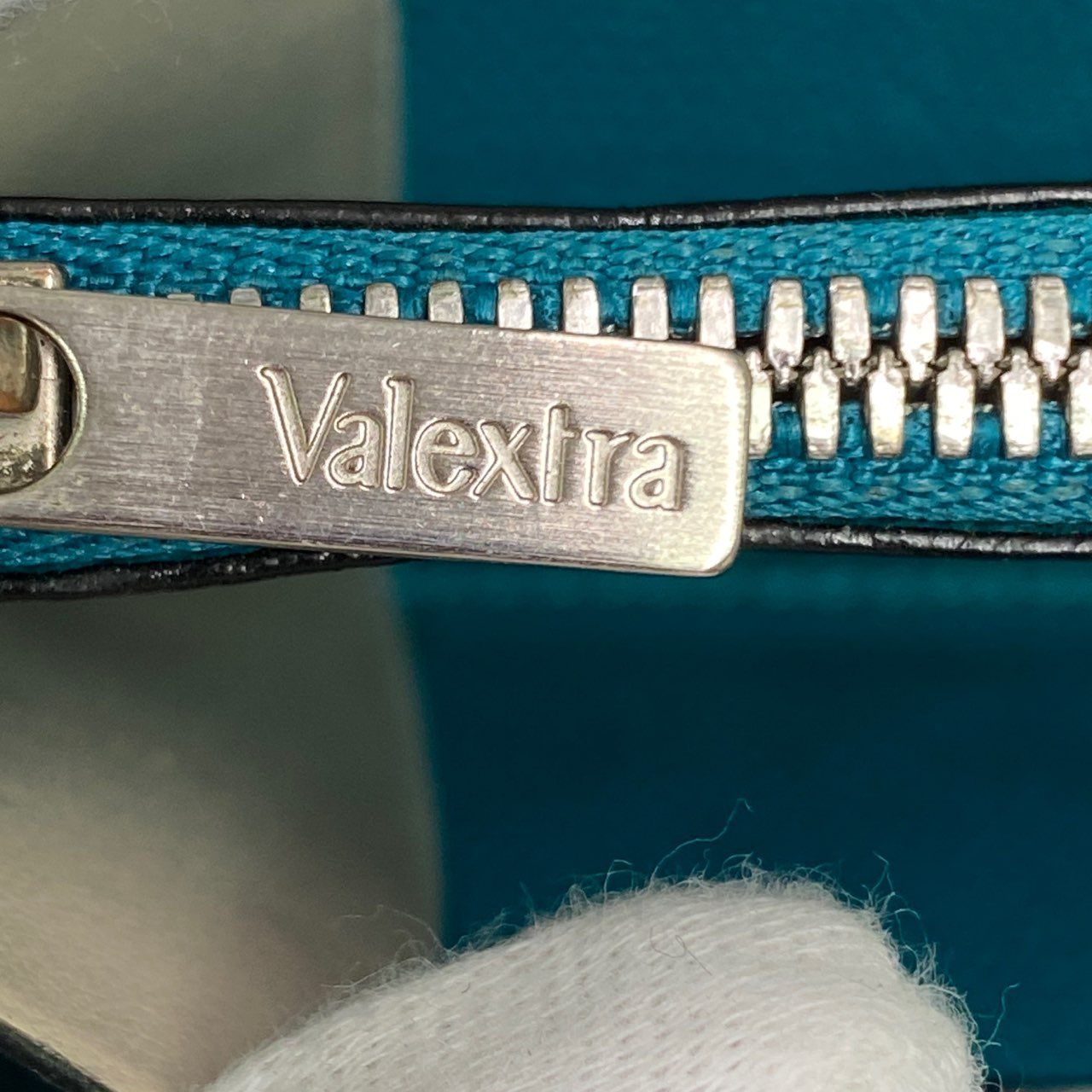 a20 定価¥176,000 Valextra ヴァレクストラ ラウンドジップ 12カード ロングウォレット アクアマリーナ ソフトカーフスキン 長財布 大容量◎