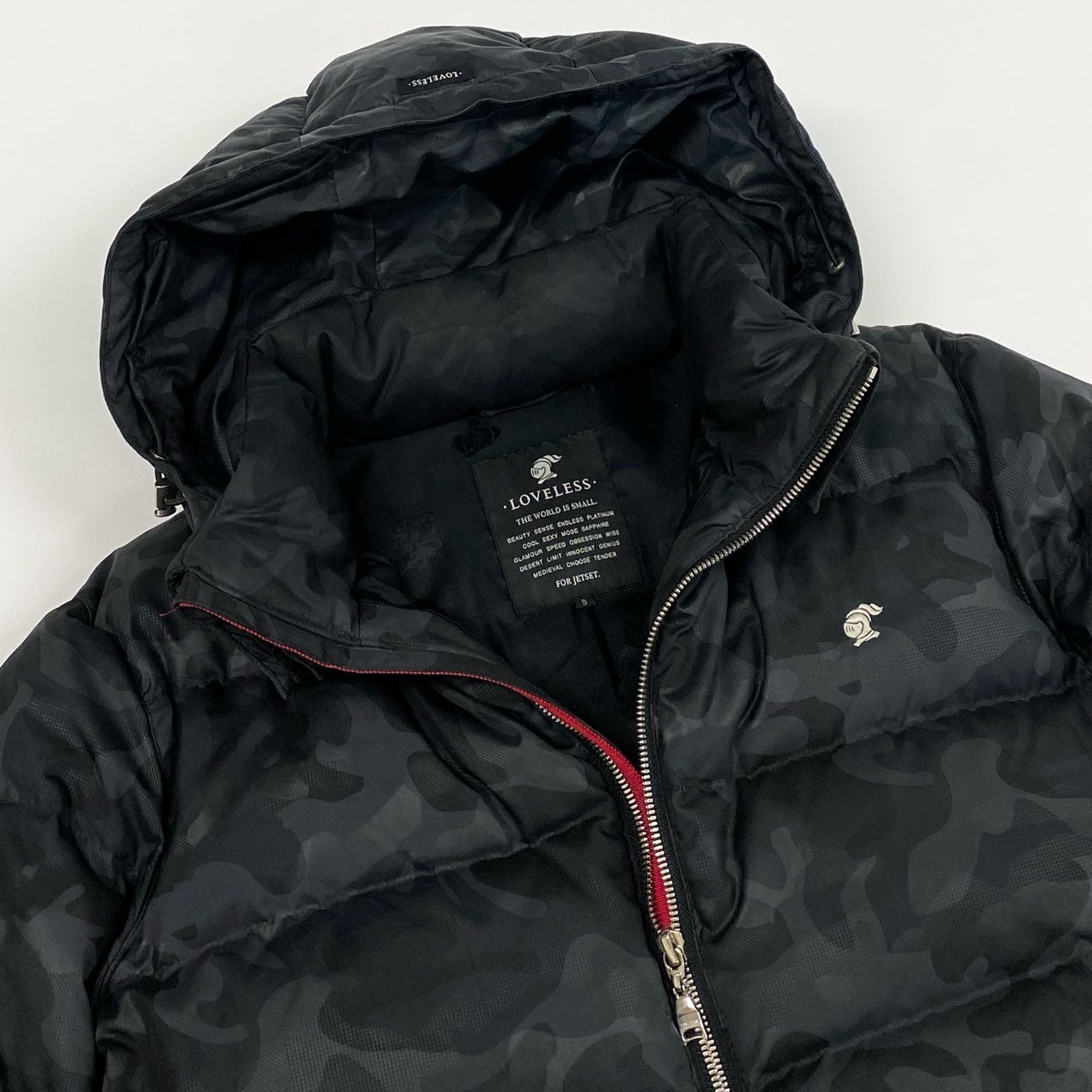 16j20 LOVELESS ラブレス カモフラージュ フーデッド ダウンジャケット S ブラック WHITE GOOSE DOWN ワンポイント刺繍t18r