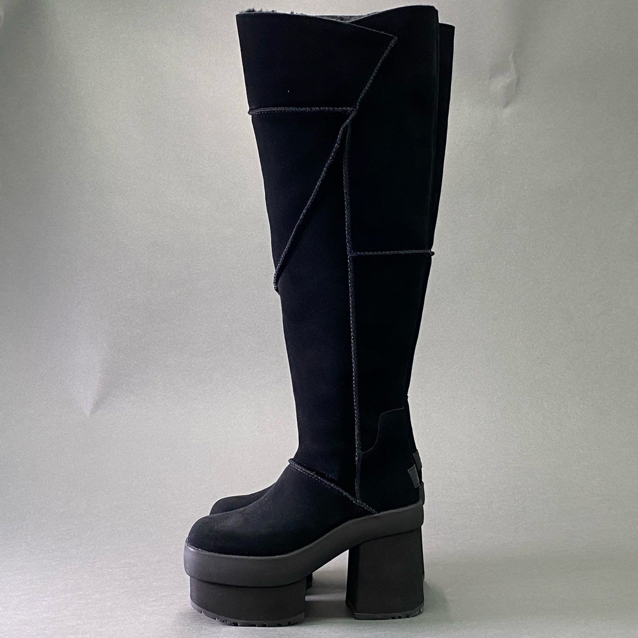 4f8 《美品》定価¥49500 UGG アグ New Heights Platform Xtra 厚底 ニーハイ ロングブーツ 6 ブラック レザー Y2K ムートン シューズ 箱付き