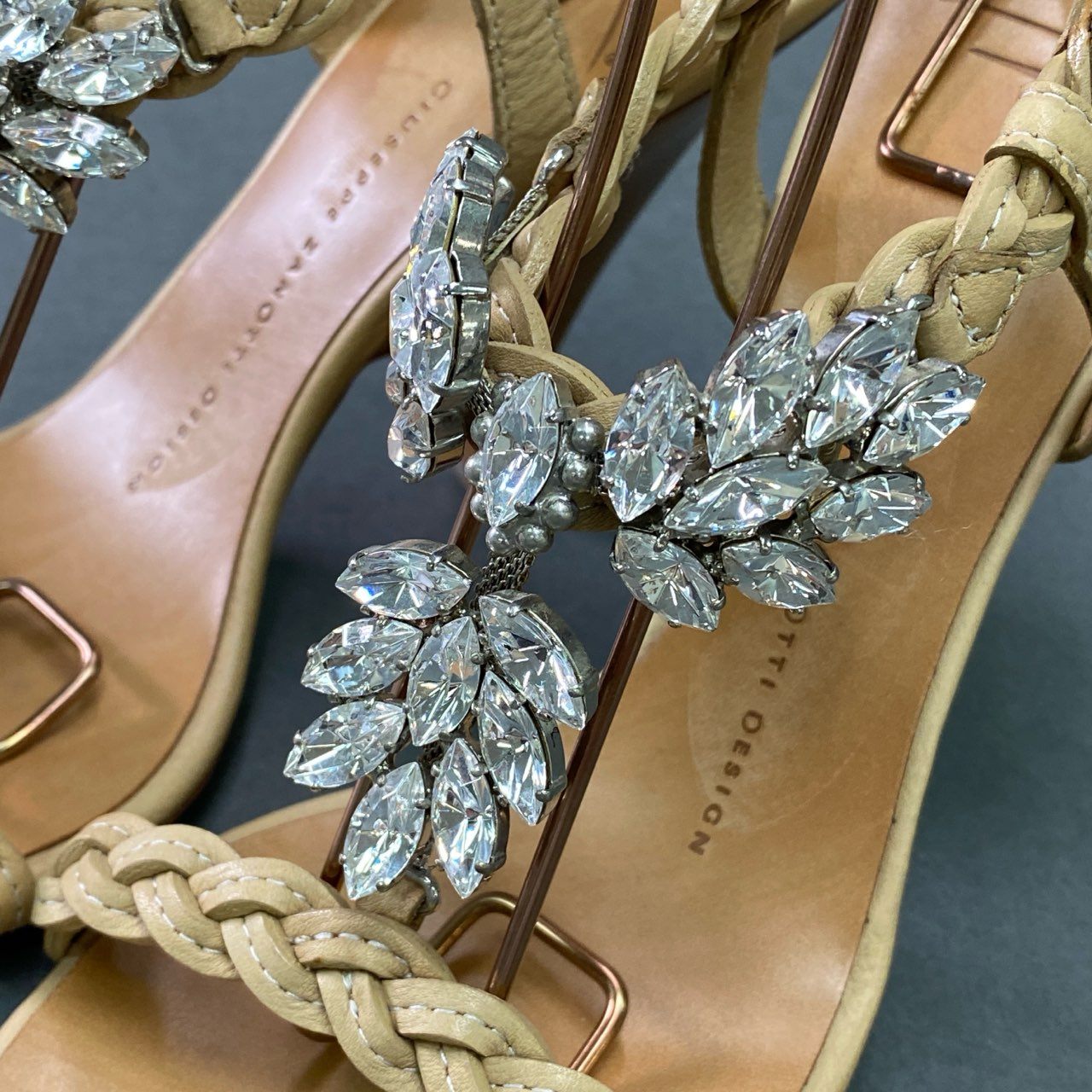 1e26 《美品》 GIUSEPPE ZANOTTI ジュゼッペザノッティ クリスタルビジュー レザーサンダル 37 ベージュ Leather アンクルストラップ シューズ 夏