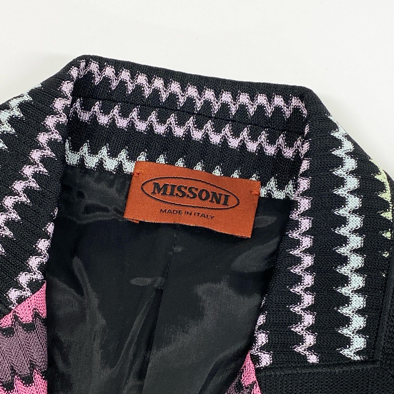 25f14 MISSONI ミッソーニ イタリア製 テーラードジャケット ニットジャケット パイピング ピークドラペル 40 マルチカラー レーヨン レディース