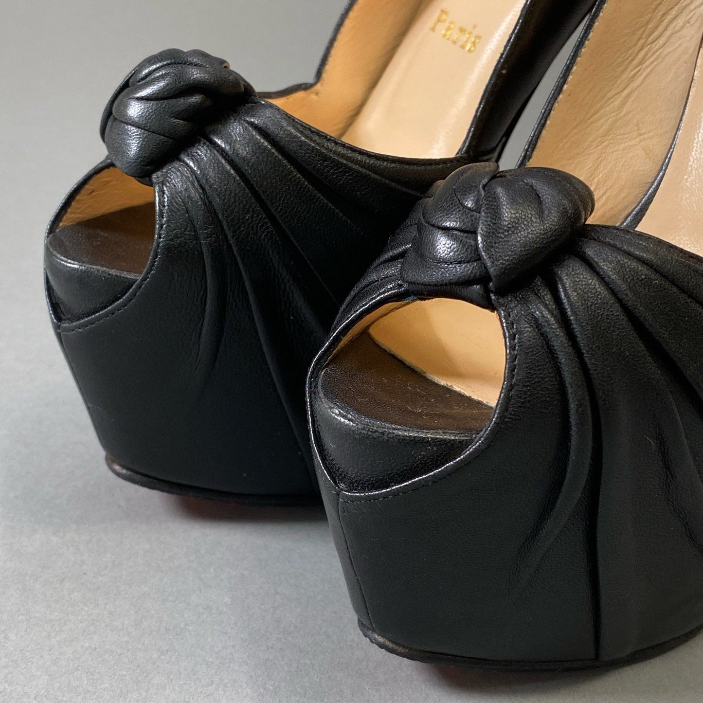 4i30 《美品》 Christian Louboutin クリスチャンルブタン ハイヒール パンプス オープントゥ アンクルストラップ 35サイズ ブラック レザー レディース シューズt18r