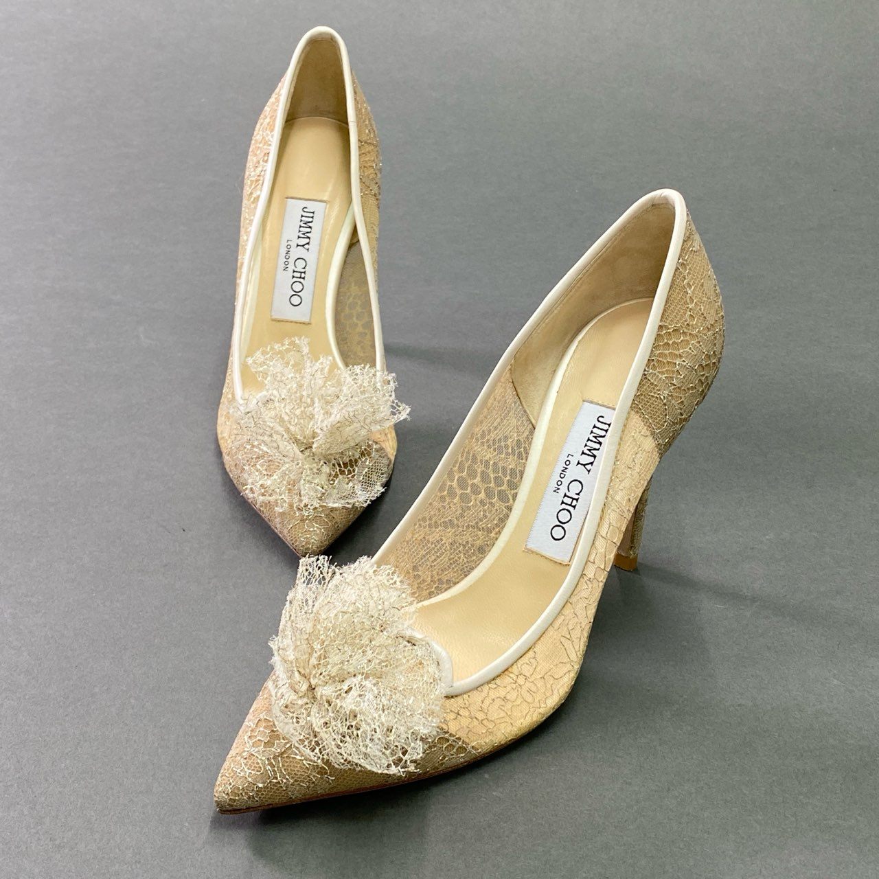 3c18 《美品》 JIMMY CHOO ジミーチュウ レースモチーフ付き ハイヒール パンプス シューズ イタリア製 36 1/2 ベージュ ホワイト