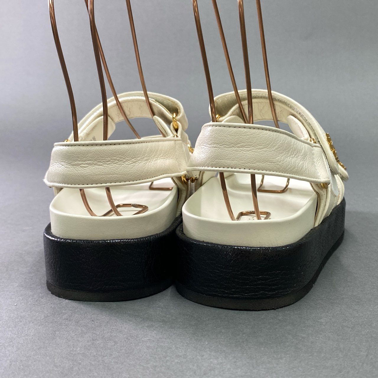 4k11 《美品》 TORY BURCH トリーバーチ Kira Sport Sandal スポーツサンダル 144328 7M 24cm ホワイト シューズ 箱付き