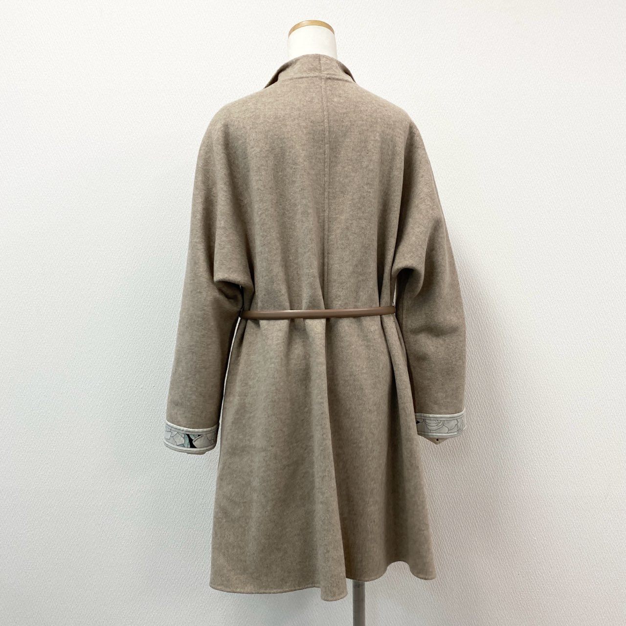 42h22《美品》 LEONARD レオナール ベルト付き リバーシブル ウールコート 0368551 38 オフホワイト ベージュ 近年モデル 美しい花柄プリント 日本製t18r