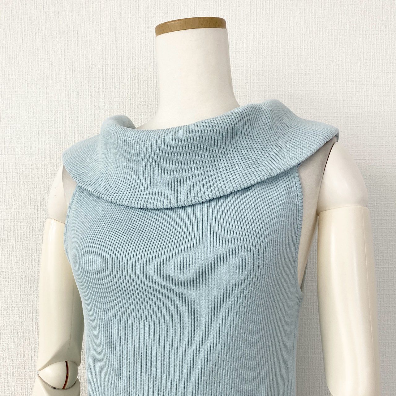 52d14 《タグ付き》 Rene ルネ ノースリーブ タートルネック リブニット セーター トップス カメリアボタン 5932040 サイズ38 ライトブルー レディース 日本製